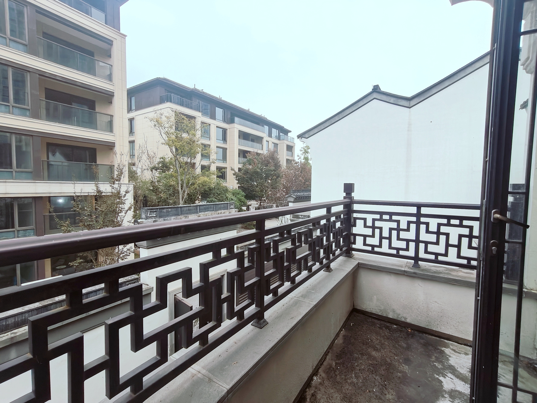 绿城高尔夫小镇  5室2厅5卫   905.00万阳台