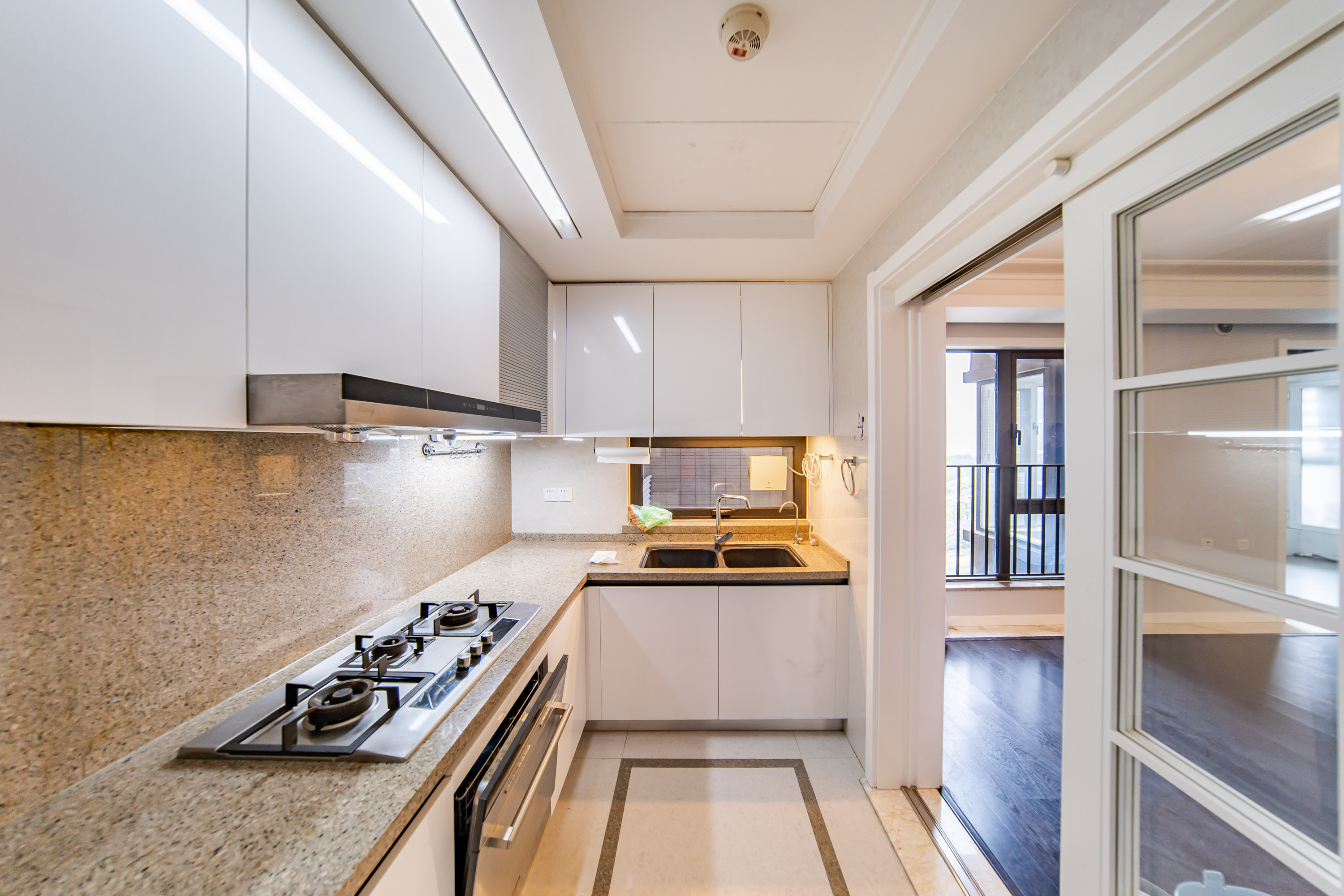 万科金域缇香  4室2厅2卫    190.0万厨房