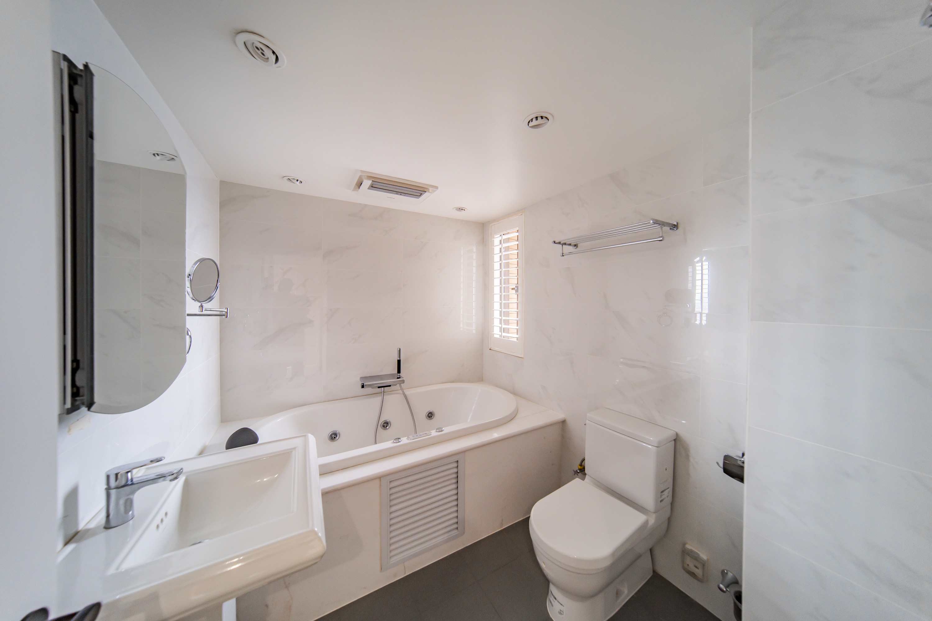 万科金域缇香  4室2厅2卫    190.0万卫生间