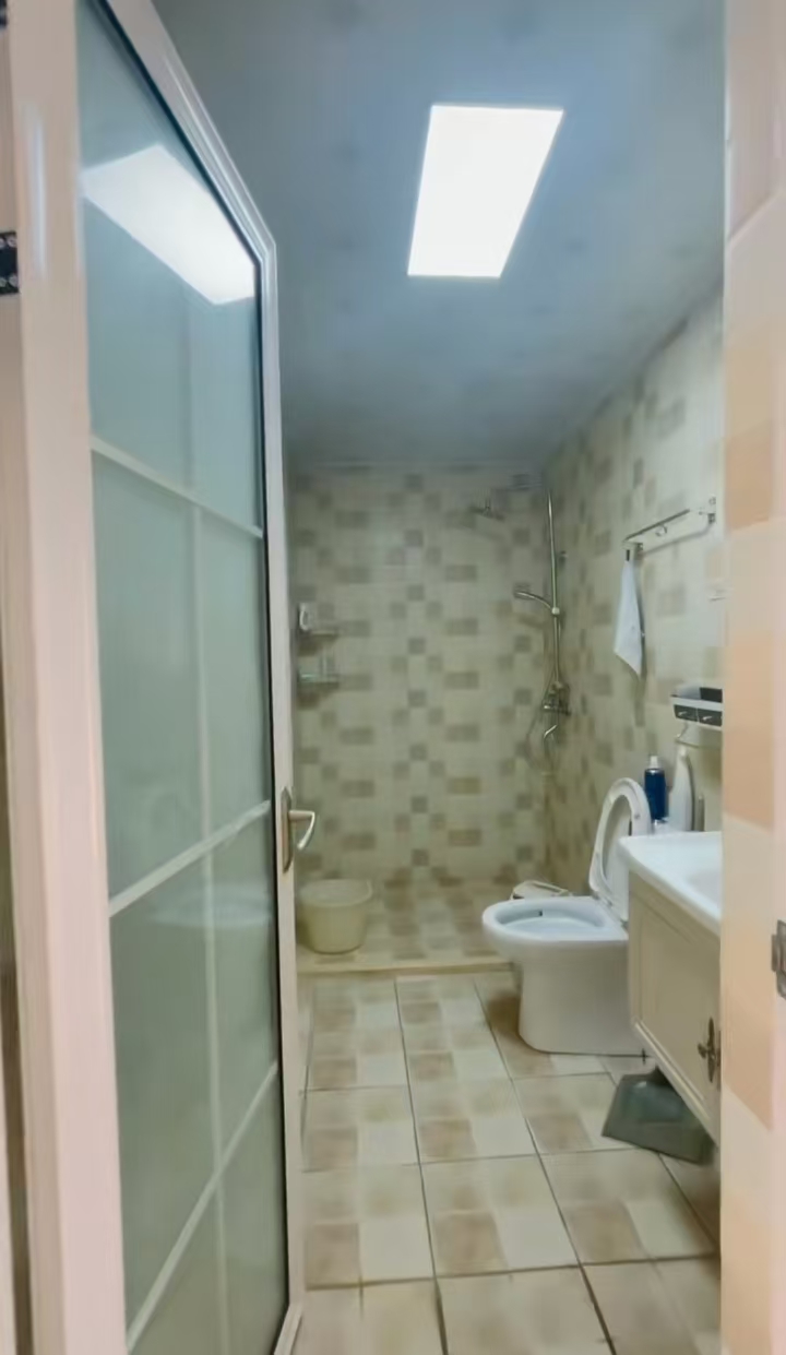 滨江花城  1室2厅1卫    75.0万 滨江花城  1室2厅1卫    75.0万室内图