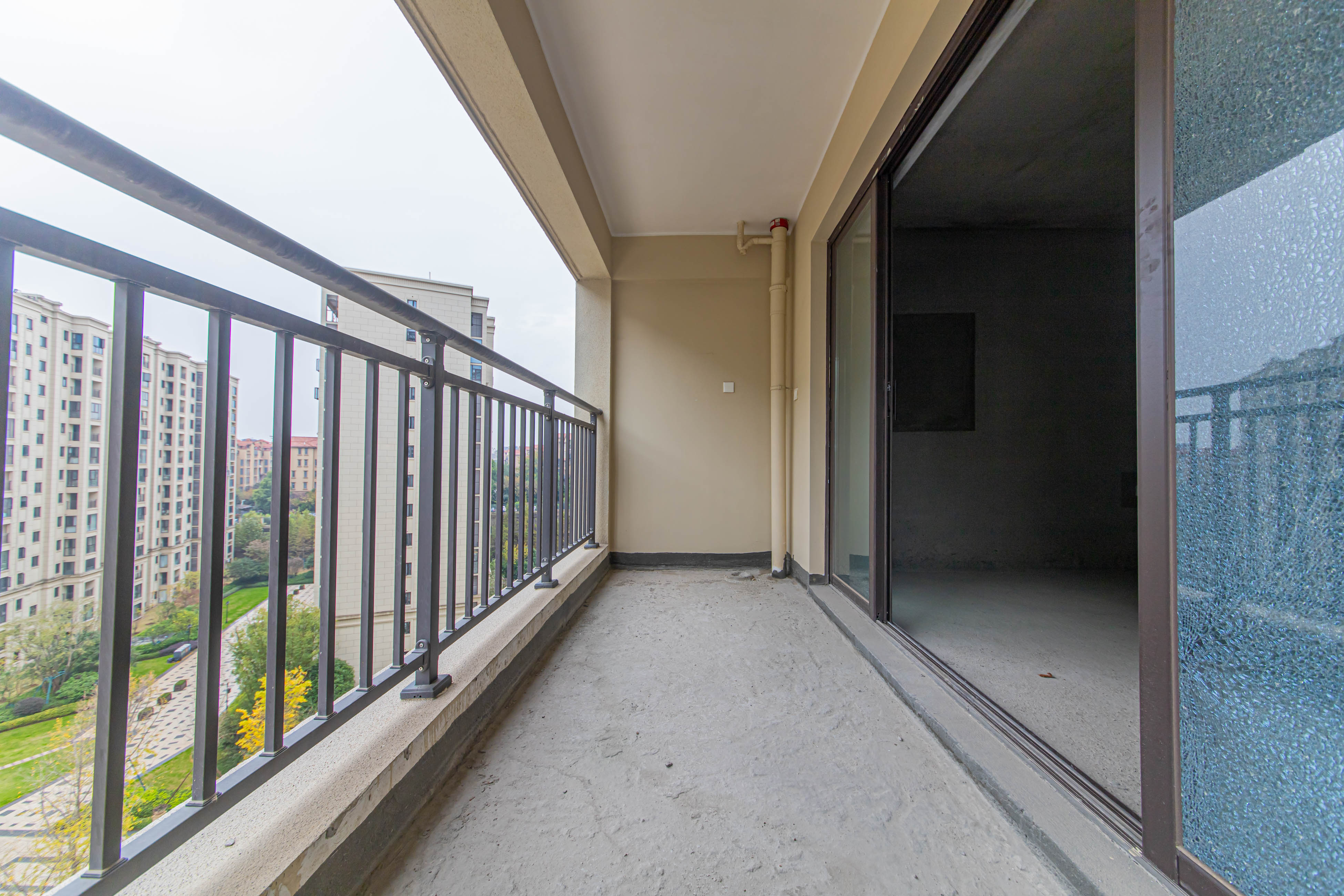 长沙美的梧桐庄园 4室2厅2卫 160.0万 长沙美的梧桐庄园 4室2厅2卫 160.0万阳台