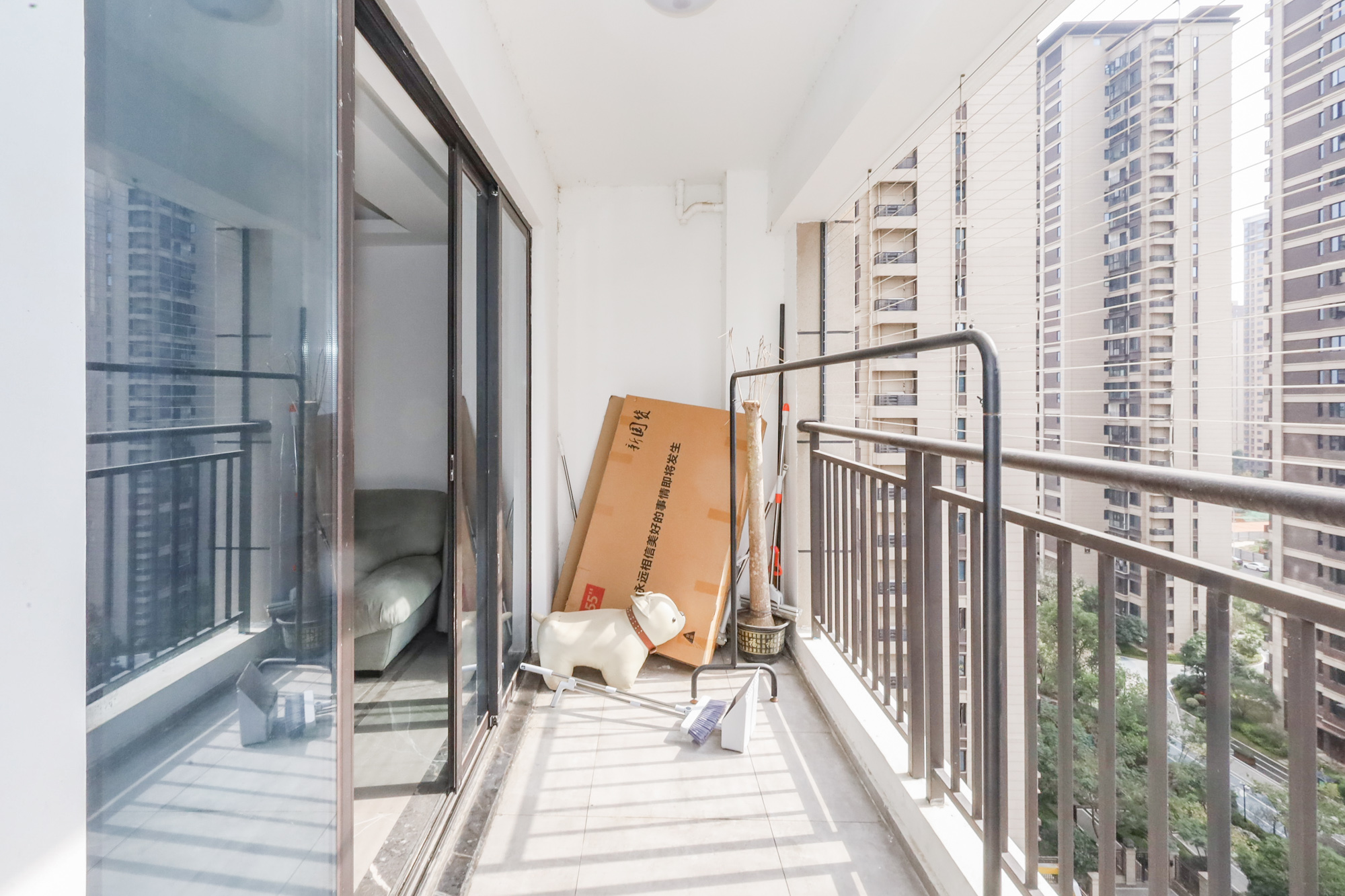 金茂建发泊悦  4室2厅2卫   195.00万阳台