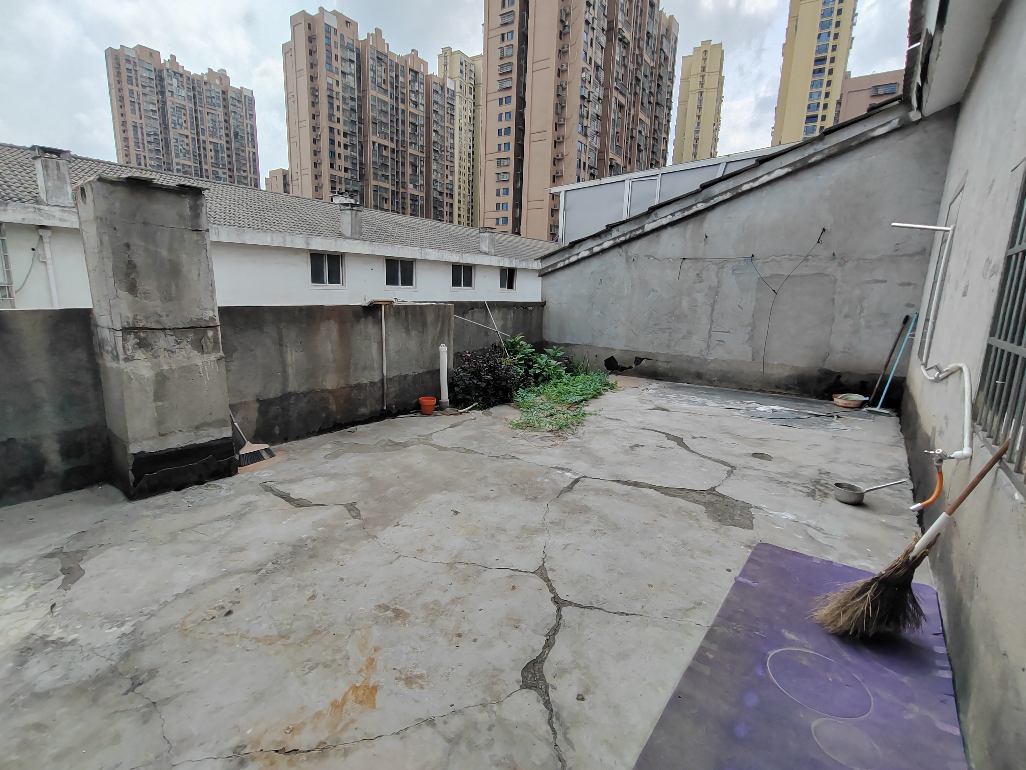 金鹰机电大市场 5室2厅1卫 1800.0元/月 金鹰机电大市场 5室2厅1卫 1800.0元/月室内图