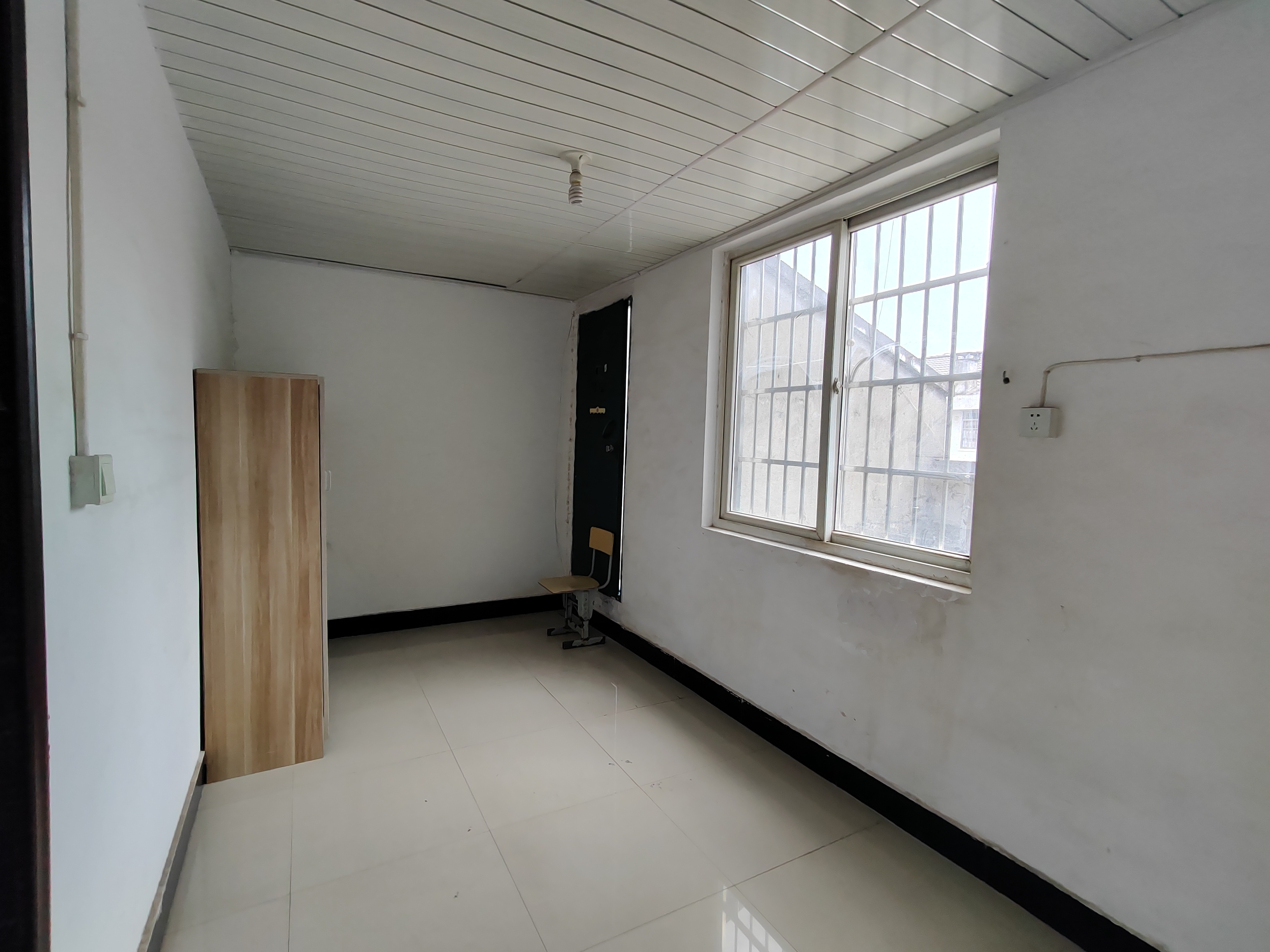 金鹰机电大市场 5室2厅1卫 1800.0元/月 金鹰机电大市场 5室2厅1卫 1800.0元/月室内图