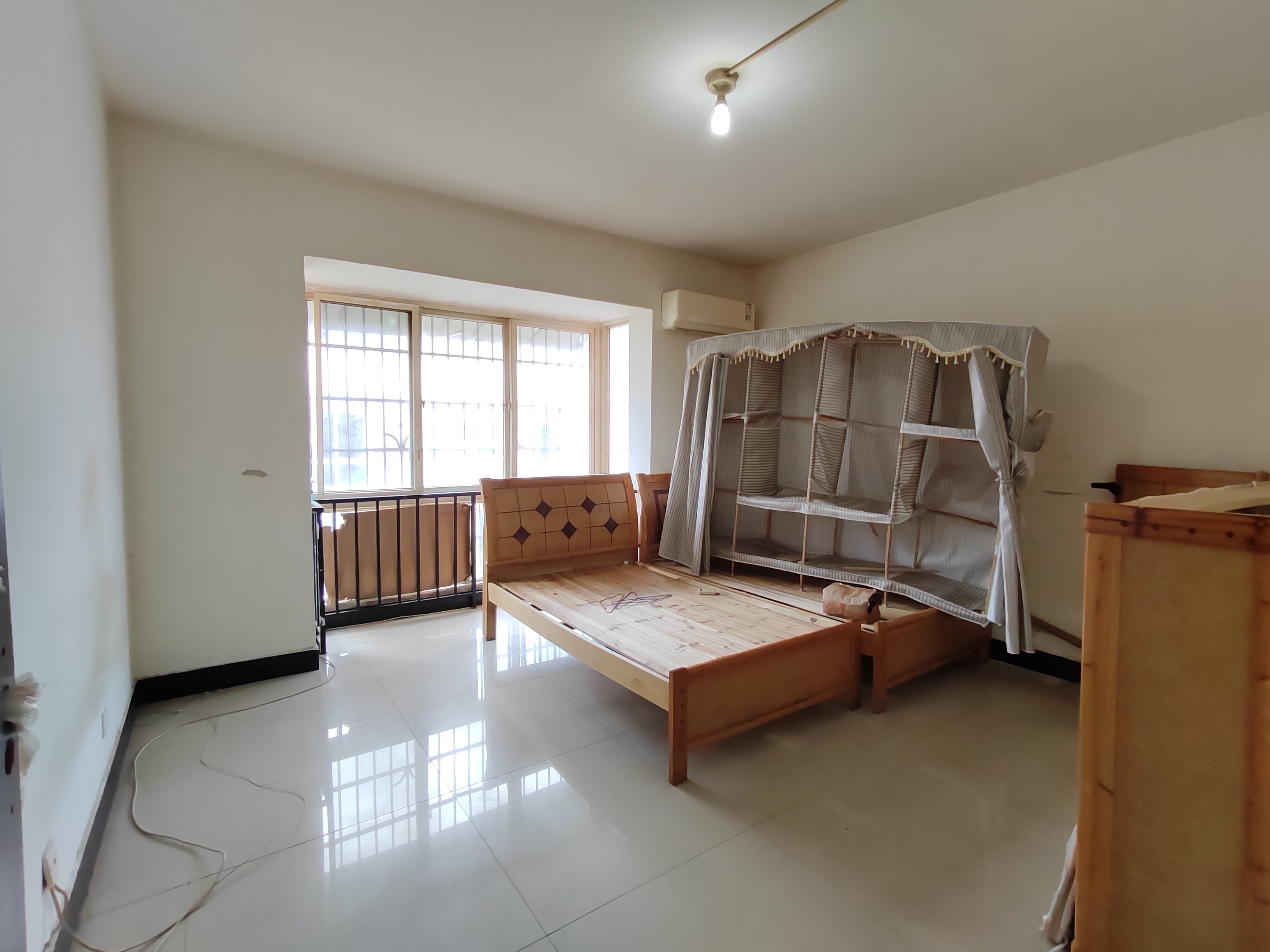 金鹰机电大市场 5室2厅1卫 1800.0元/月 金鹰机电大市场 5室2厅1卫 1800.0元/月室内图