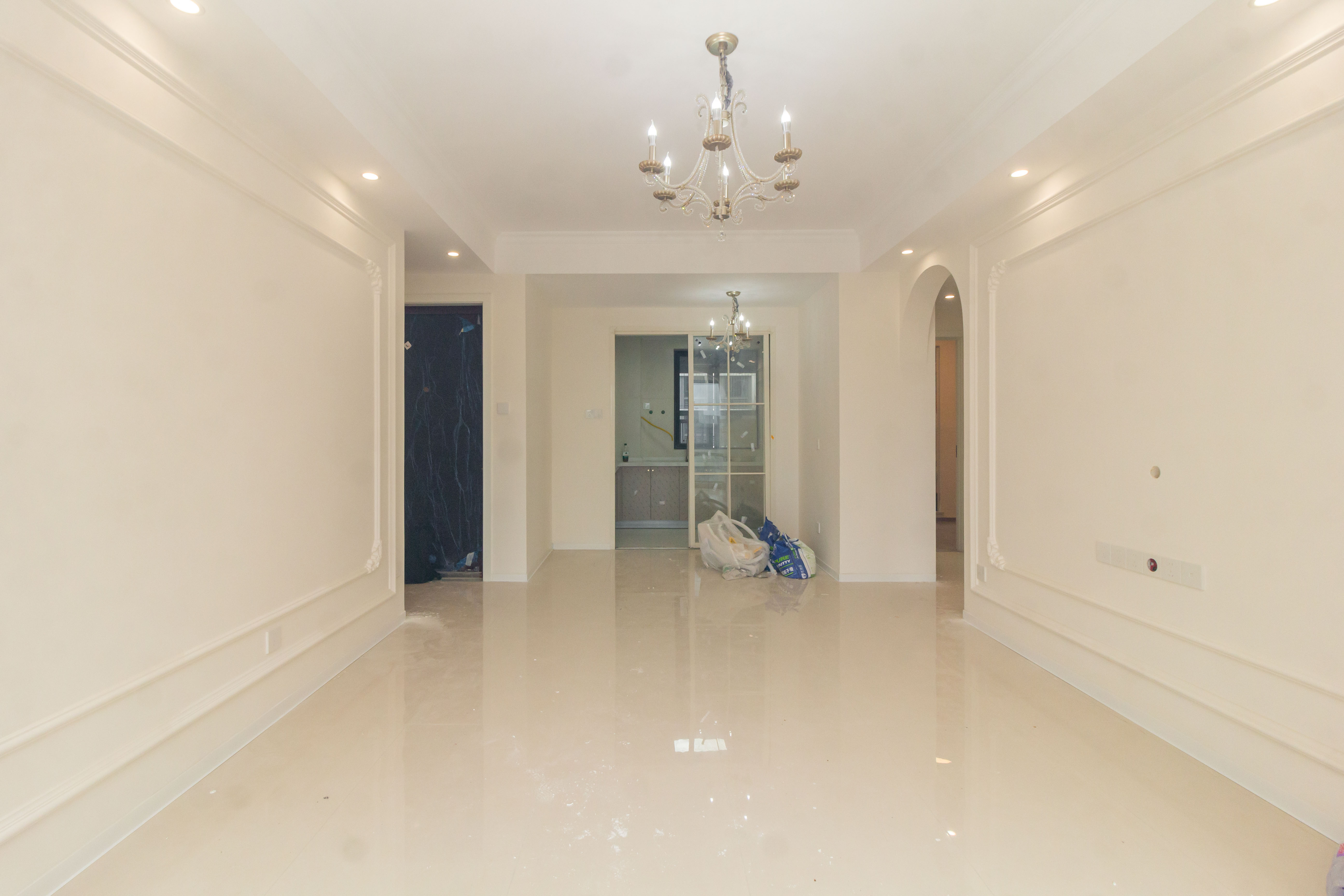 华远碧桂园海蓝城二期  3室2厅1卫    68.0万 华远碧桂园海蓝城二期  3室2厅1卫    68.0万客厅