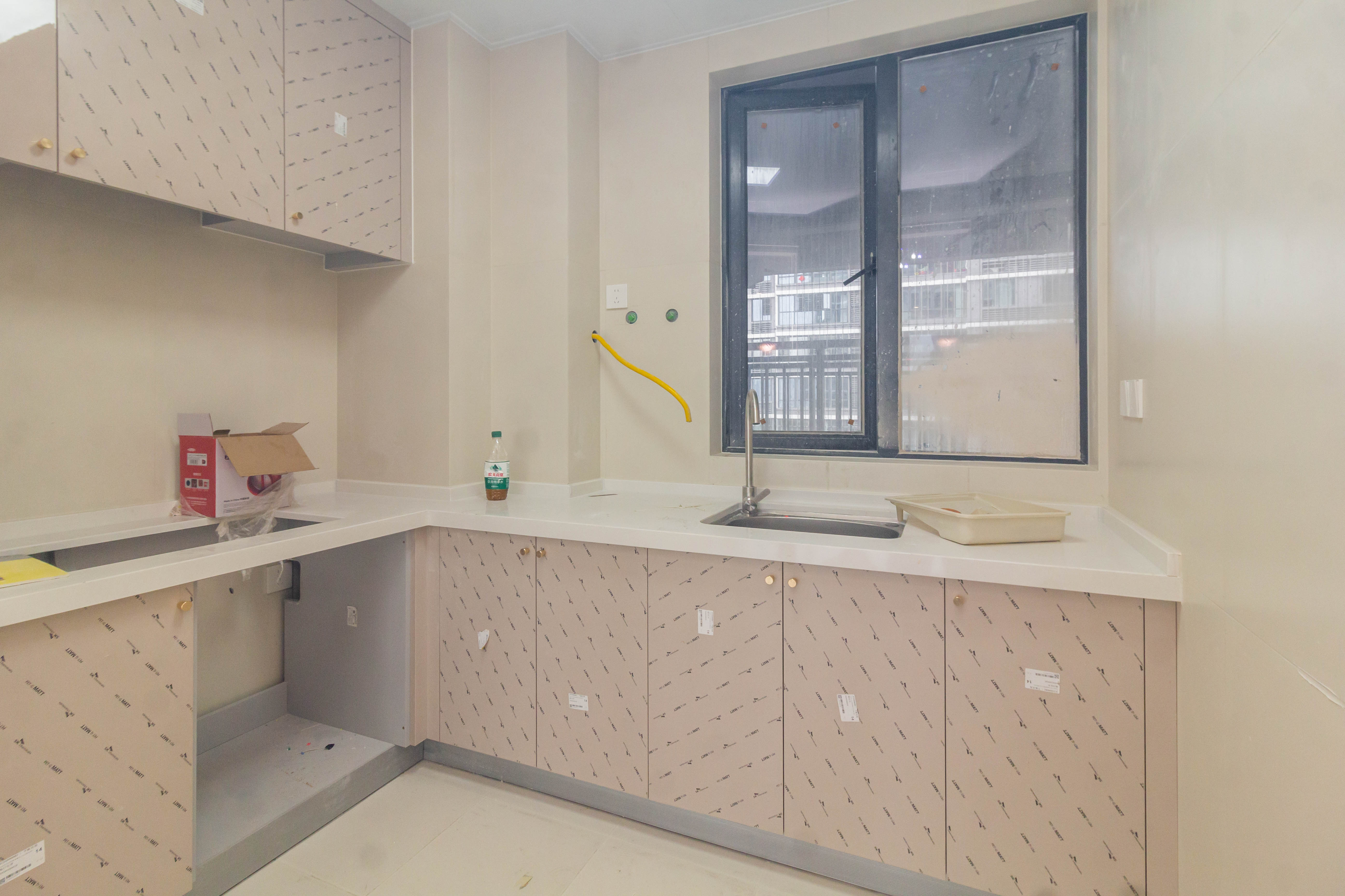 华远碧桂园海蓝城二期  3室2厅1卫    68.0万 华远碧桂园海蓝城二期  3室2厅1卫    68.0万厨房