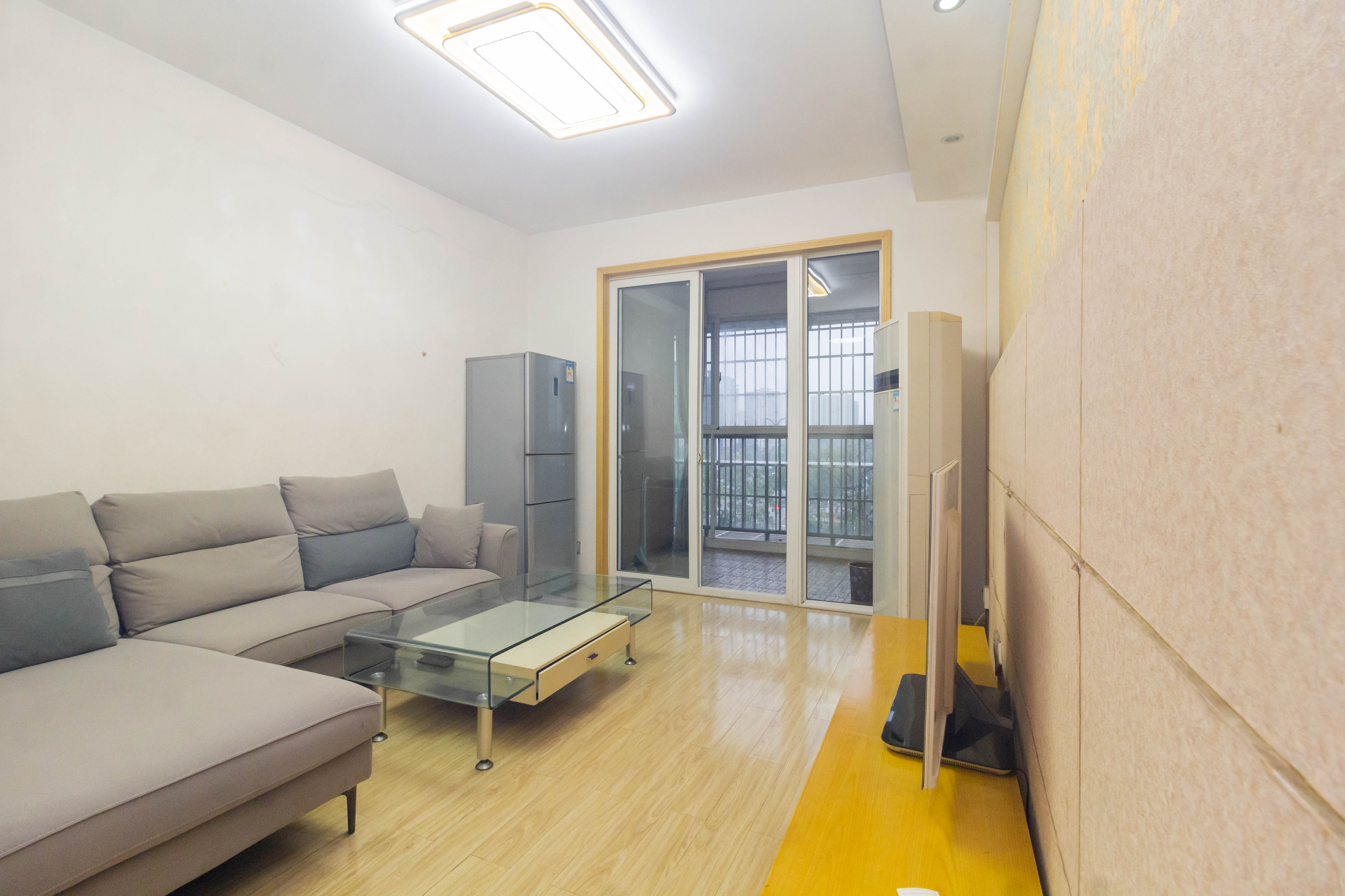 东业苹果社区  3室2厅1卫    45.0万客厅