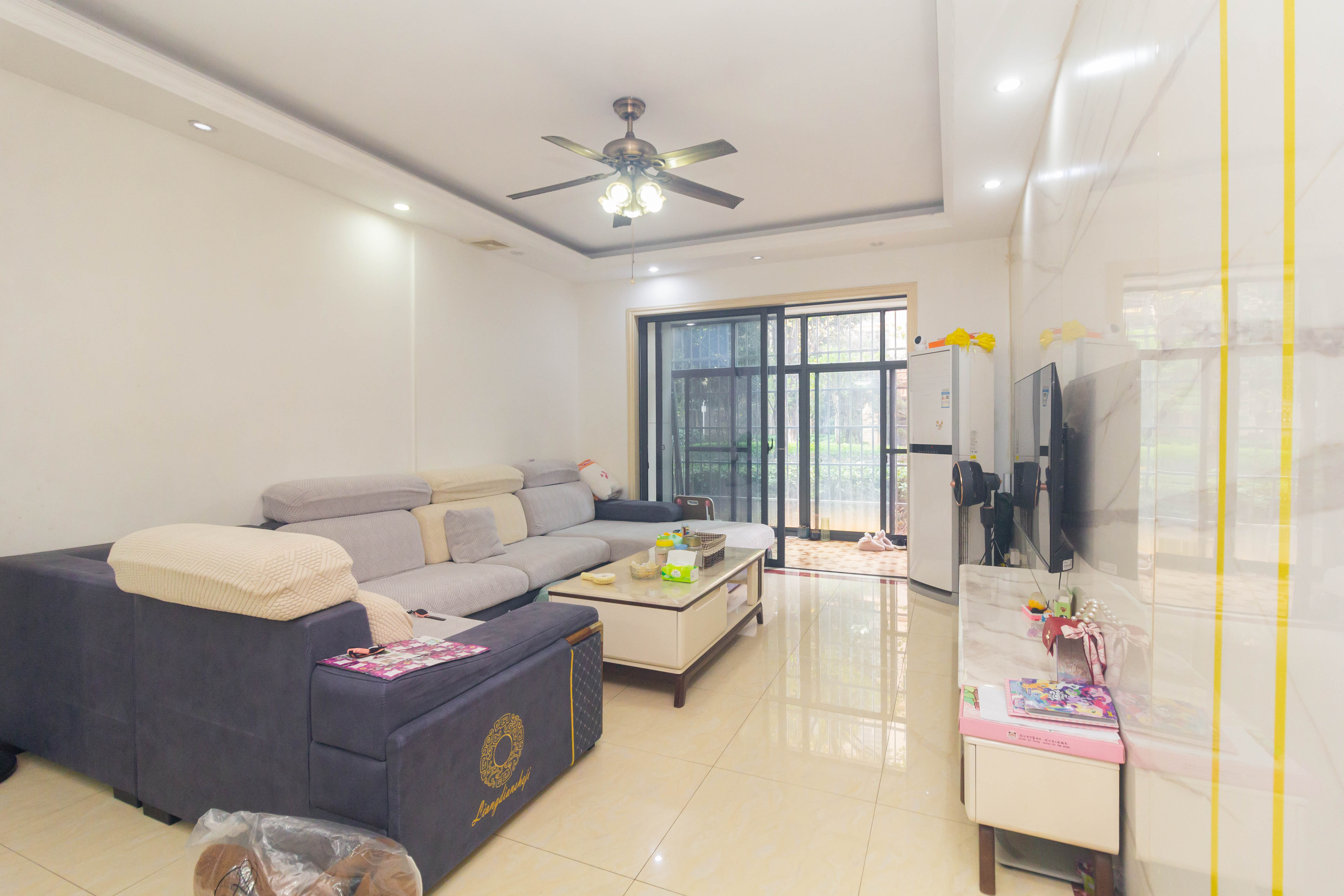 佳美紫郡  3室2厅1卫    68.8万客厅