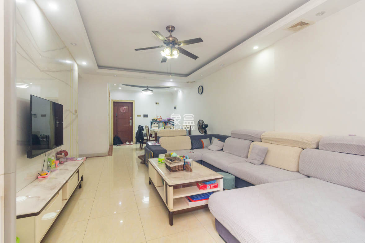 佳美紫郡 3室2厅1卫 68.8万 佳美紫郡 3室2厅1卫 68.8万客厅