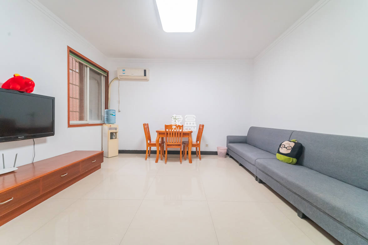 彩都公寓  2室2厅1卫    42.8万 彩都公寓  2室2厅1卫    42.8万客厅