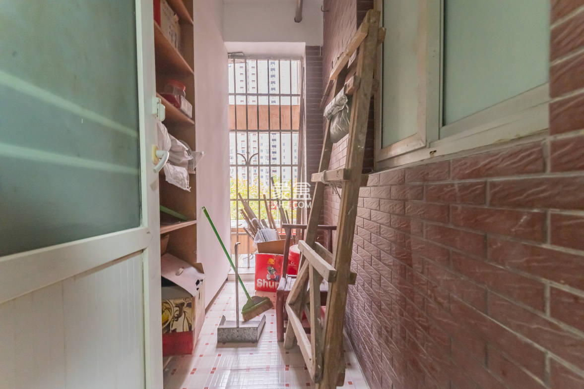 彩都公寓  2室2厅1卫    42.8万 彩都公寓  2室2厅1卫    42.8万厨房