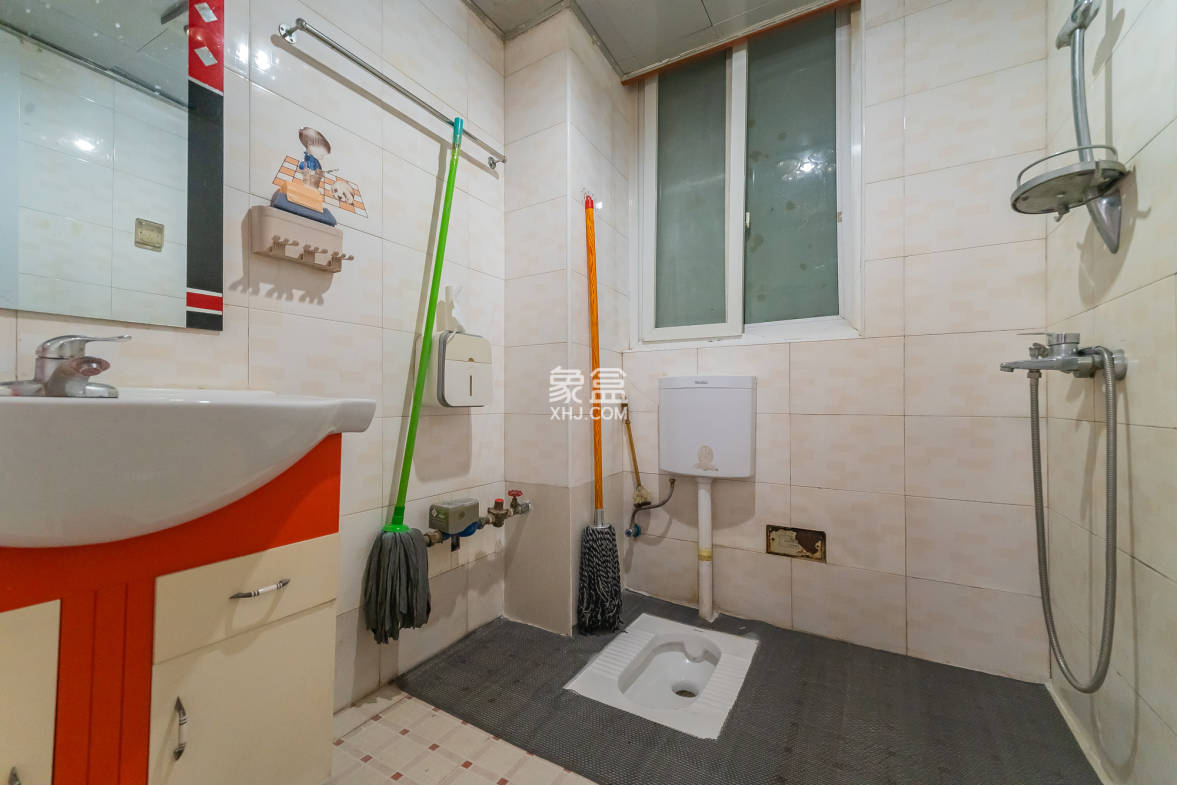 彩都公寓  2室2厅1卫    42.8万 彩都公寓  2室2厅1卫    42.8万卫生间