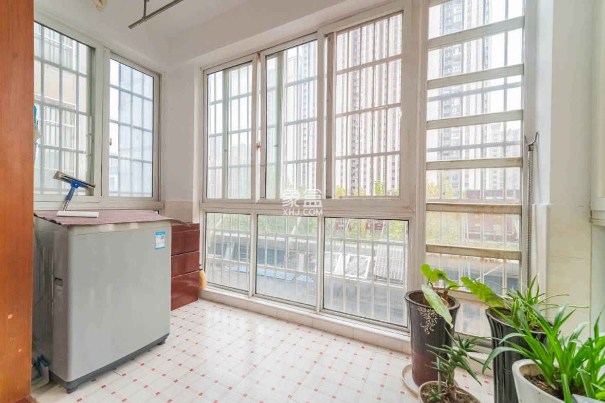 彩都公寓  2室2厅1卫    42.8万 彩都公寓  2室2厅1卫    42.8万阳台