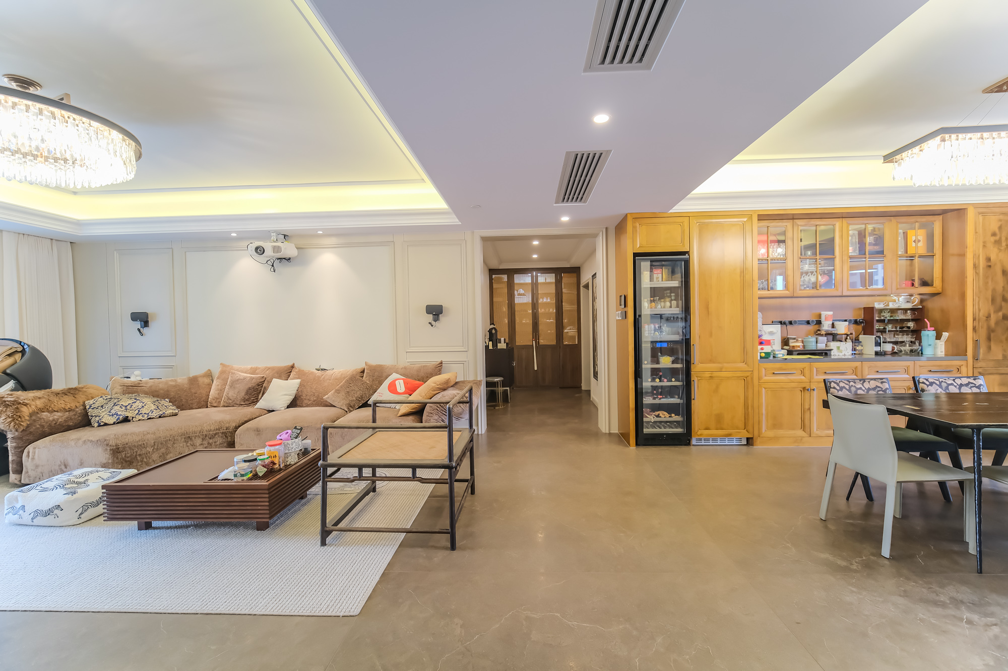 运达锦绣广场  6室2厅2卫    485.0万 运达锦绣广场  6室2厅2卫    485.0万客厅