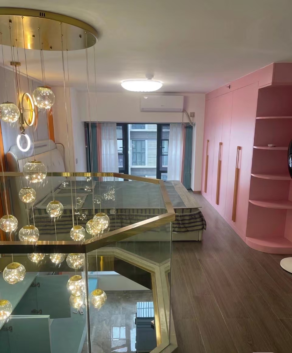 映客龙湖璟翠公馆(映客龙湖璟翠中心) 1室1厅1卫 2400.0元/月 映客龙湖璟翠公馆(映客龙湖璟翠中心) 1室1厅1卫 2400.0元/月室内图