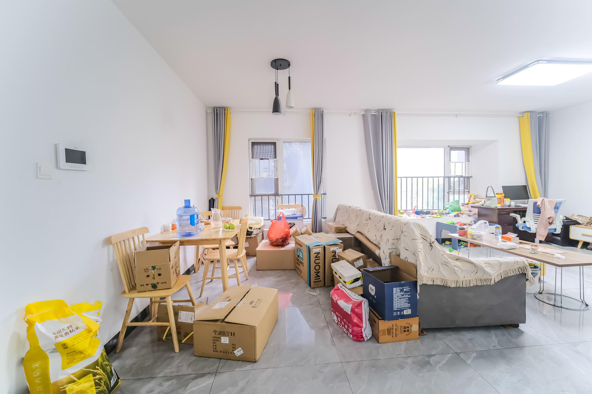 荣盛花语城  3室2厅1卫    65.8万 荣盛花语城  3室2厅1卫    65.8万客厅