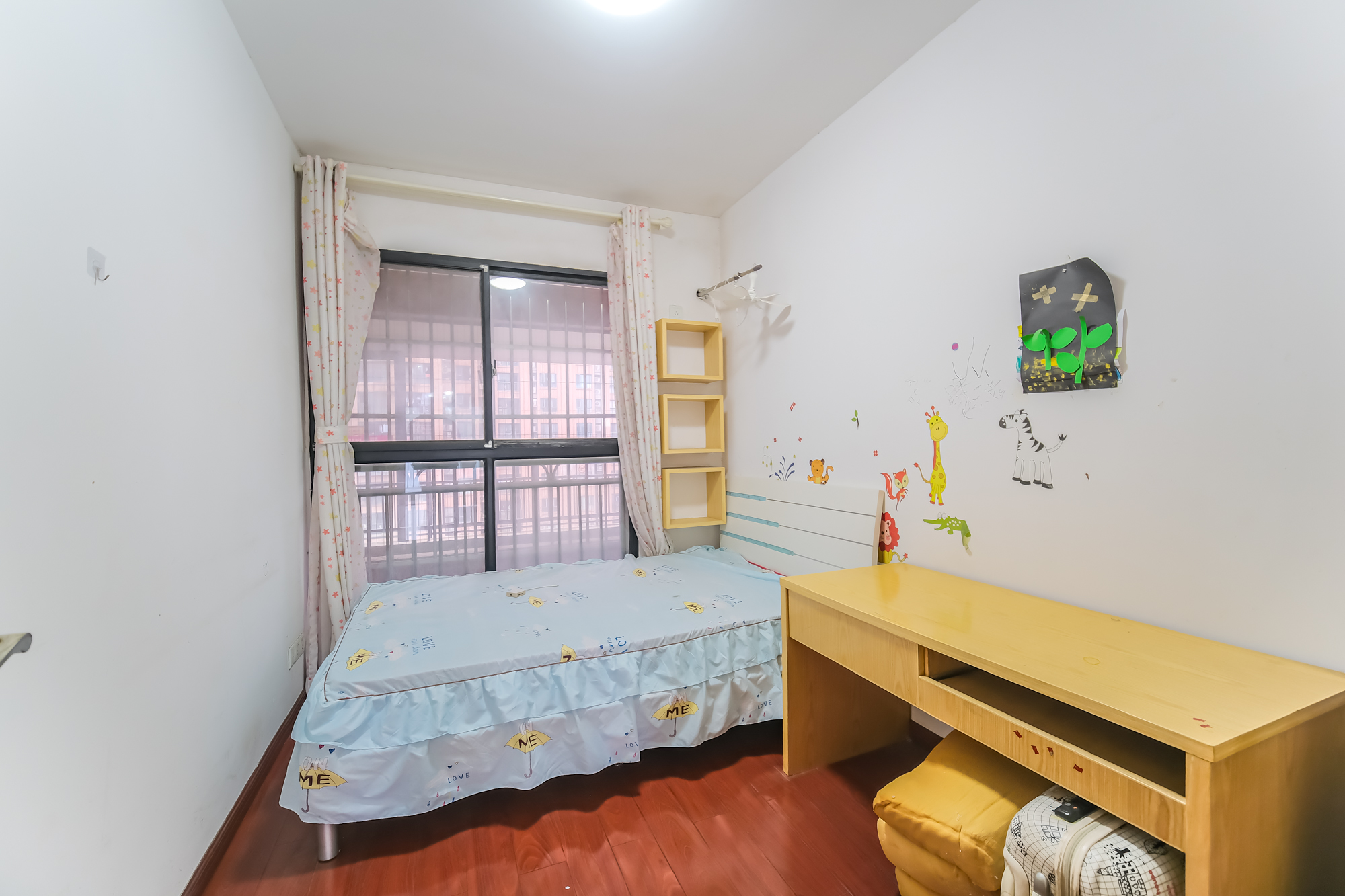 三一街区  3室2厅1卫   60.00万卧室