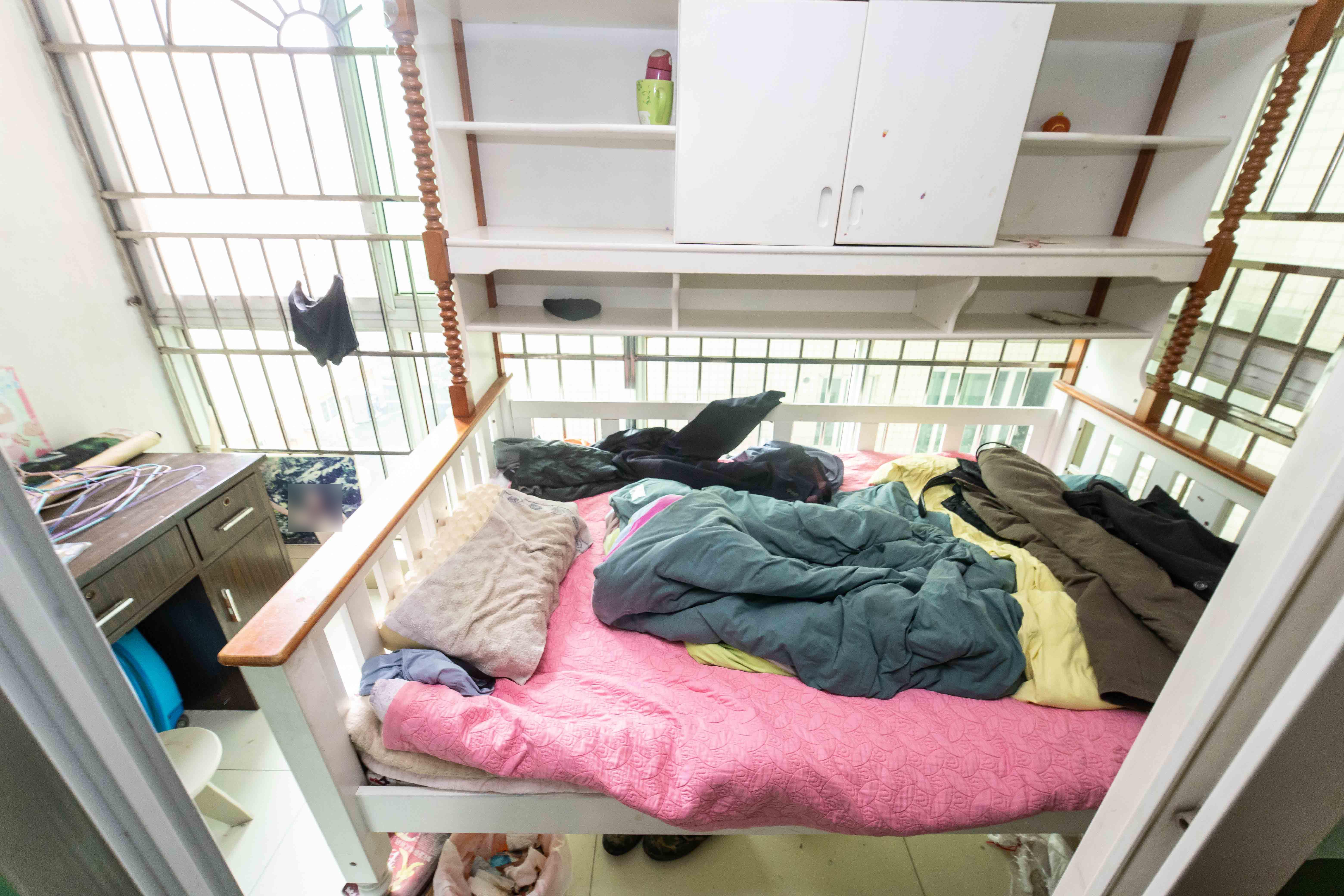 宏华花苑  3室2厅2卫   90.00万阳台