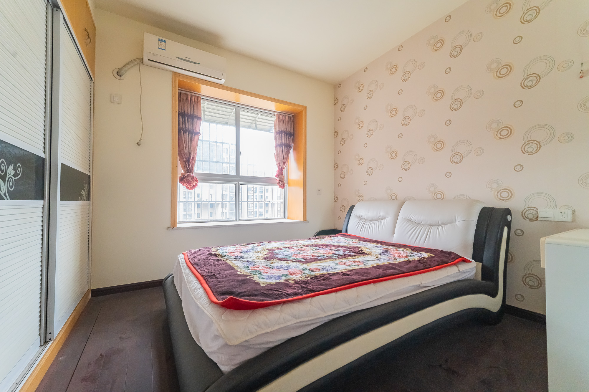 爱琴海岸 3室2厅1卫 52.0万 爱琴海岸 3室2厅1卫 52.0万卧室