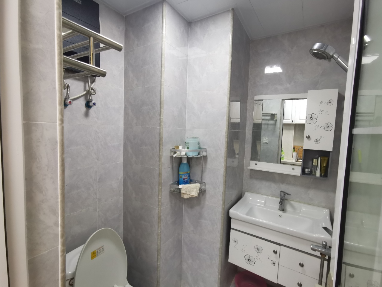 裕天国际商汇中心 1室1厅1卫 1400.0元/月 裕天国际商汇中心 1室1厅1卫 1400.0元/月室内图