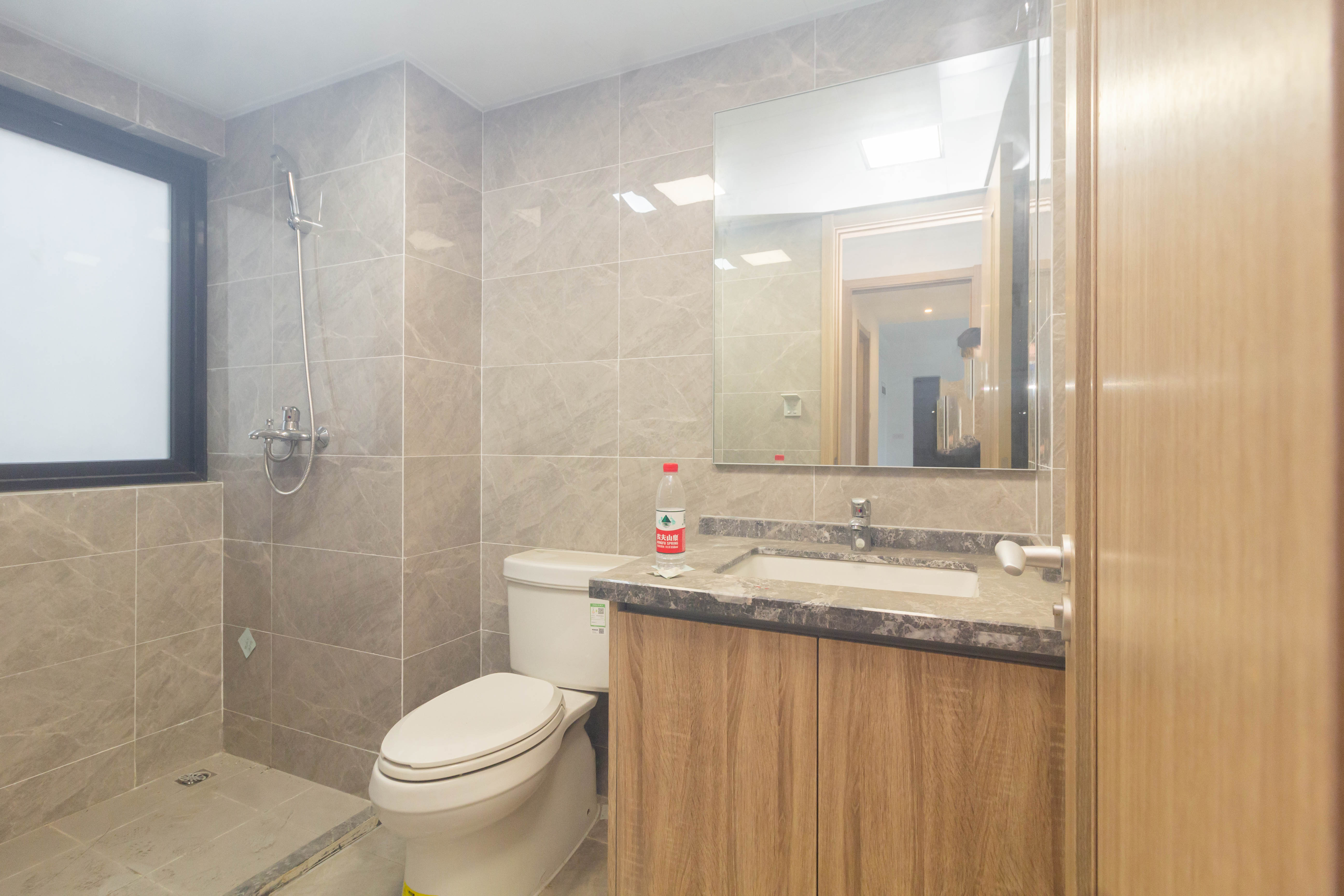 君合新城玺樾  3室2厅2卫    85.0万 君合新城玺樾  3室2厅2卫    85.0万卧室