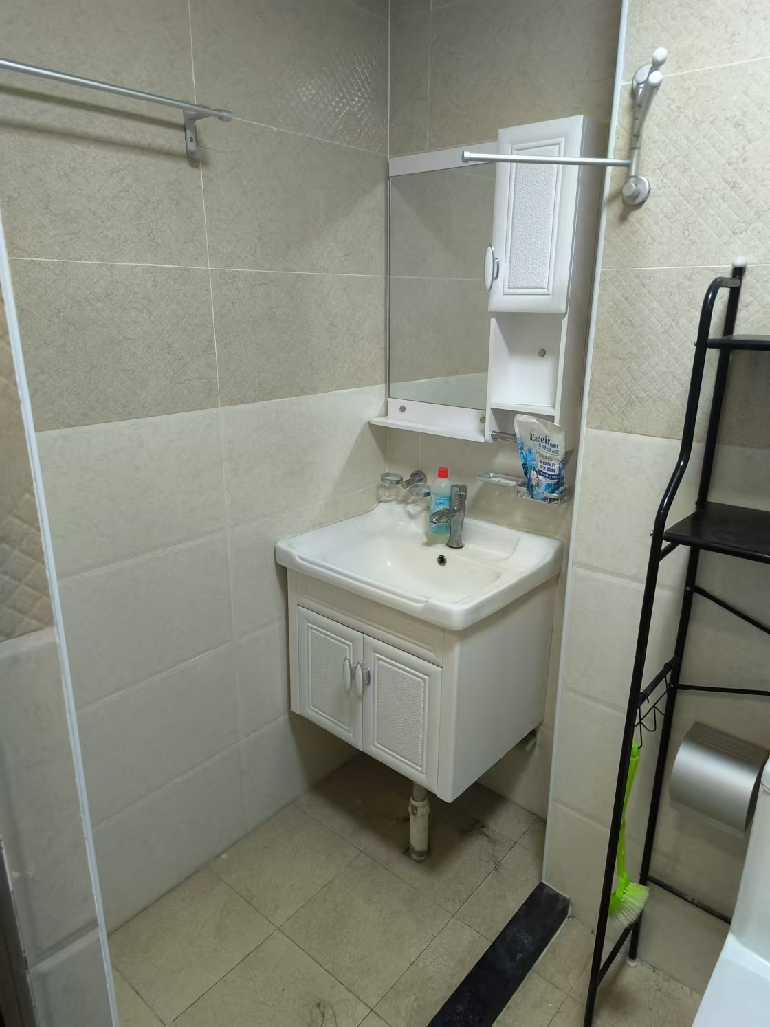 怡海星城  1室1厅1卫    1000.0元/月室内图