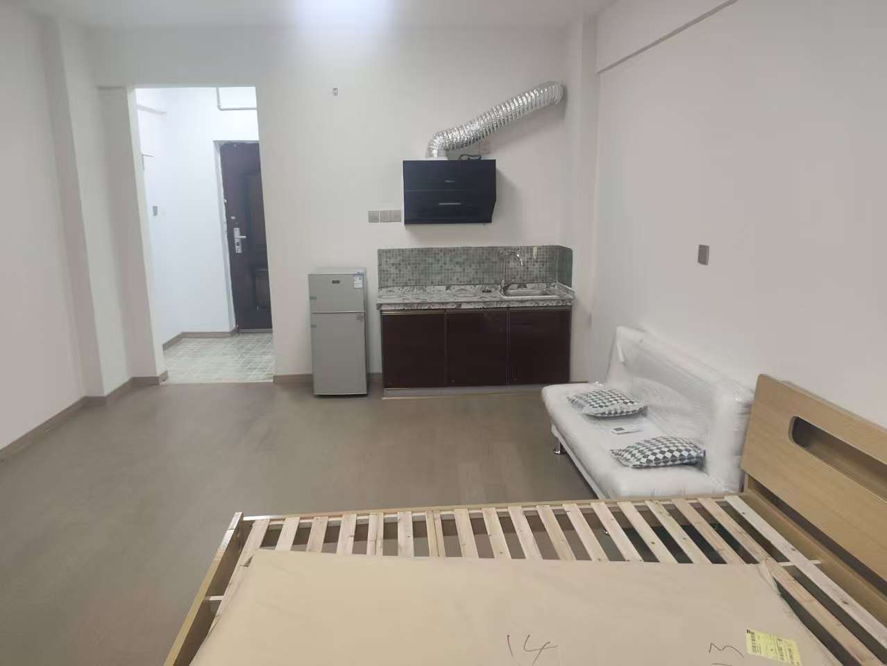 钱隆樽品(一、二、三期) 1室1厅1卫 1400.0元/月 钱隆樽品(一、二、三期) 1室1厅1卫 1400.0元/月室内图