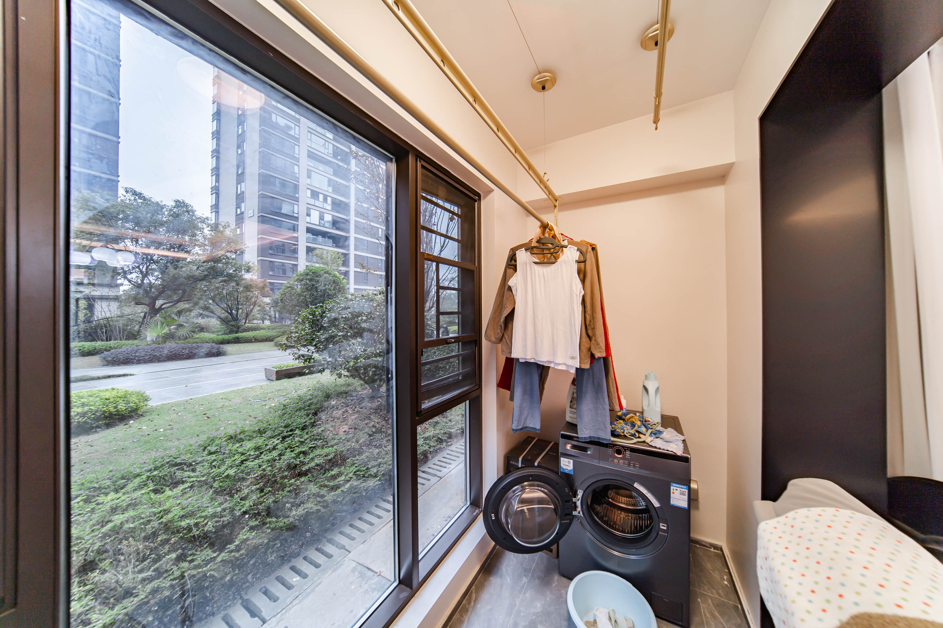 建发电建江山悦  3室2厅2卫   130.00万阳台