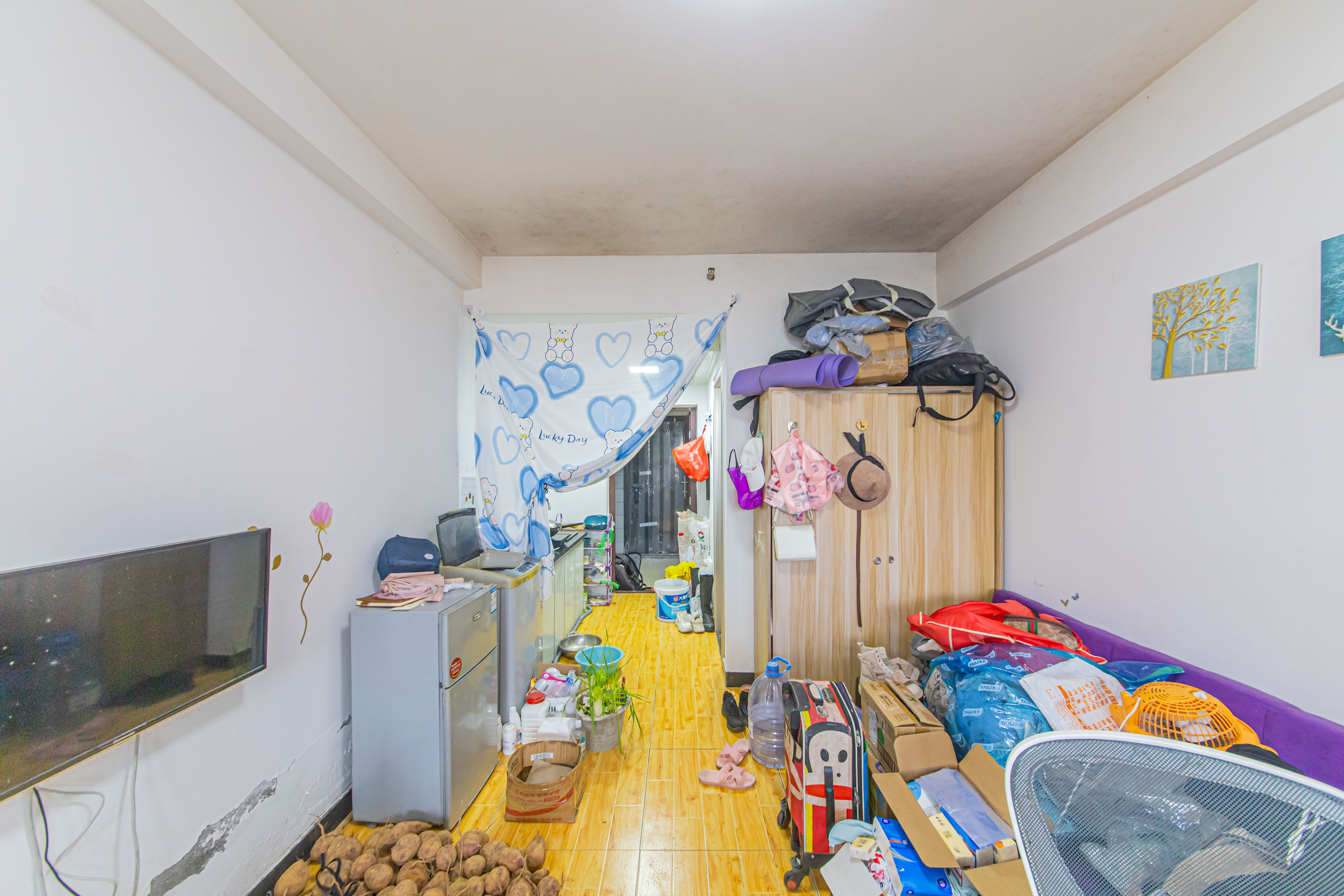 中建芙蓉工社  1室1厅1卫   22.00万客厅