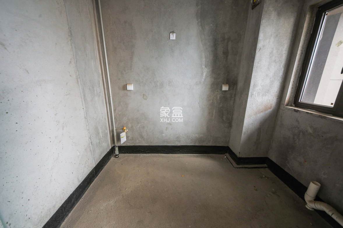 天城国际广场  4室2厅2卫    180.0万 天城国际广场  4室2厅2卫    180.0万厨房