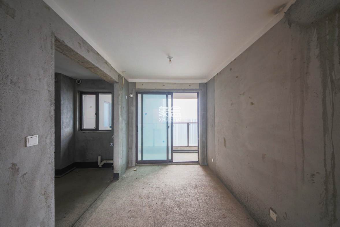 天城国际广场  4室2厅2卫    180.0万 天城国际广场  4室2厅2卫    180.0万客厅