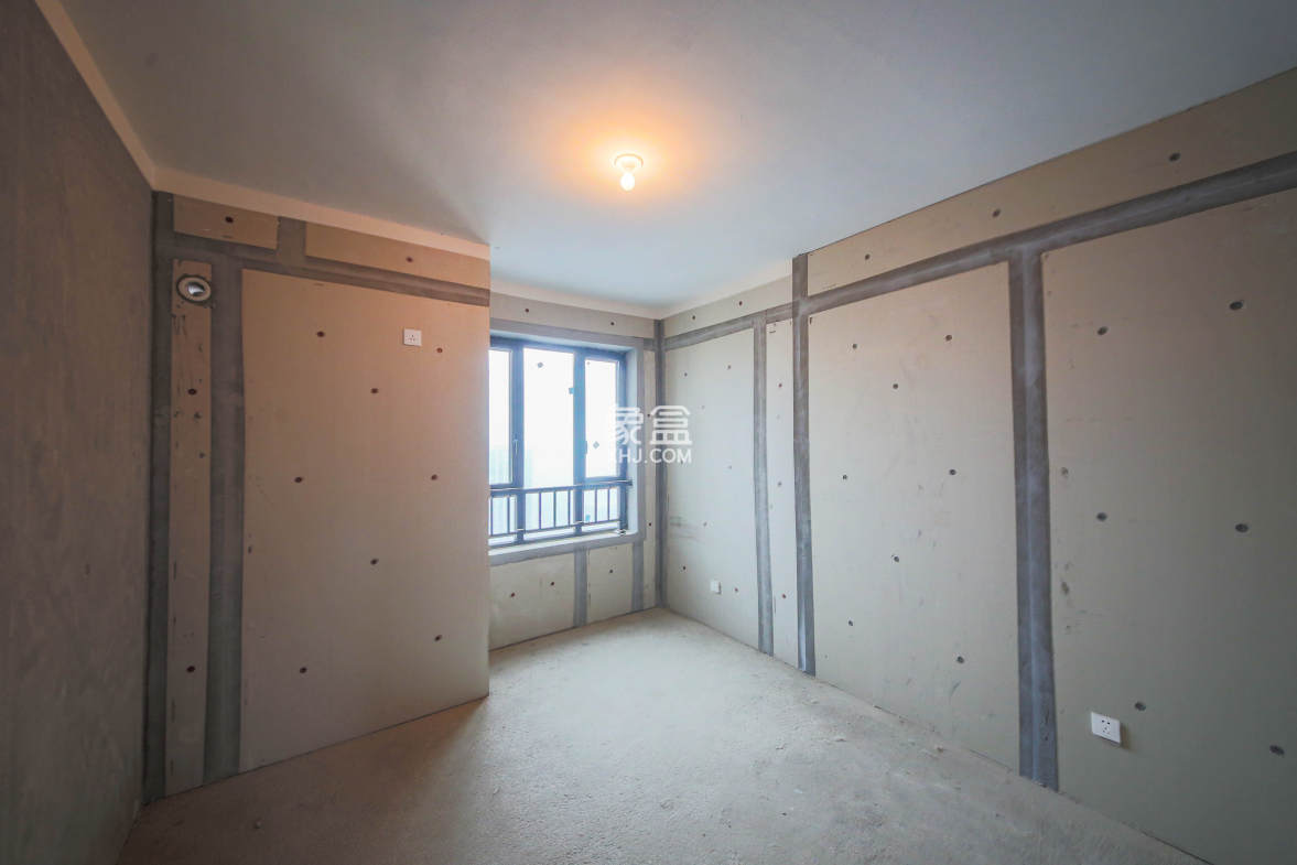 天城国际广场  4室2厅2卫    180.0万 天城国际广场  4室2厅2卫    180.0万卧室