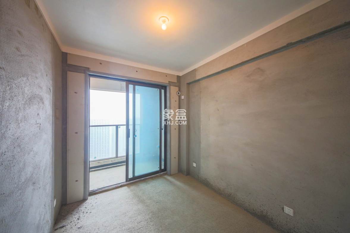 天城国际广场  4室2厅2卫    180.0万 天城国际广场  4室2厅2卫    180.0万卧室