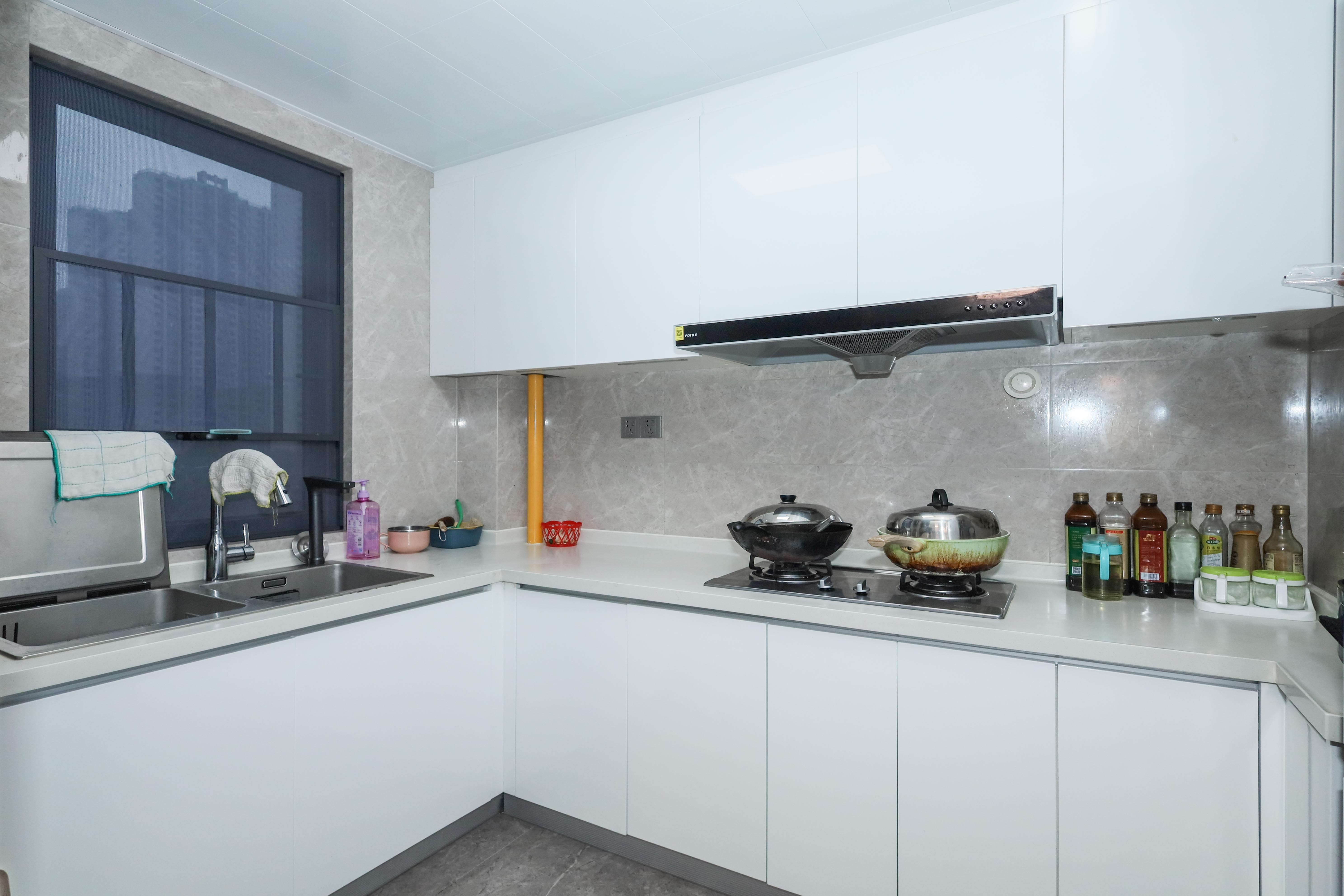 中海阅溪府 4室2厅2卫 220.0万 中海阅溪府 4室2厅2卫 220.0万厨房