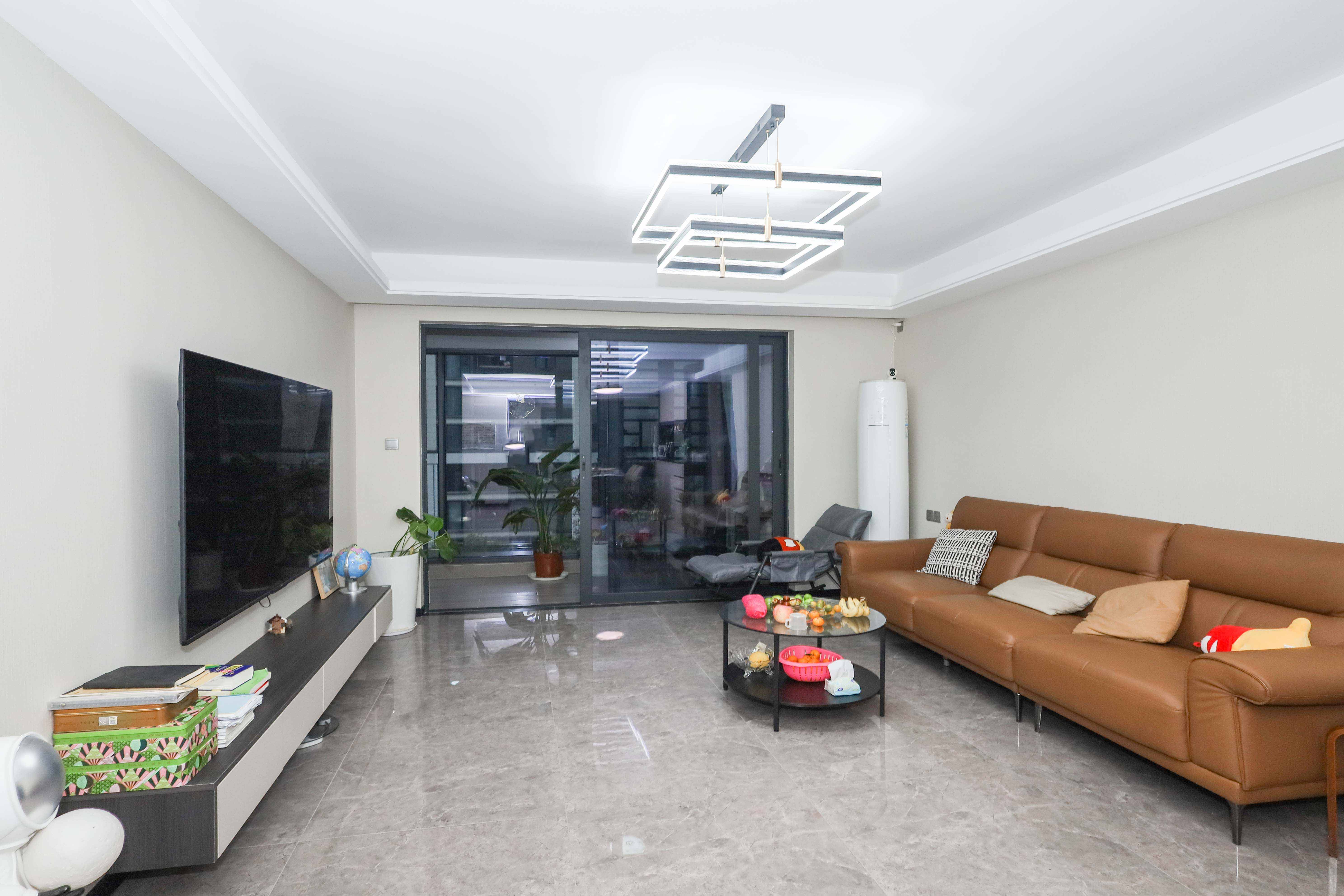 中海阅溪府 4室2厅2卫 220.0万 中海阅溪府 4室2厅2卫 220.0万客厅