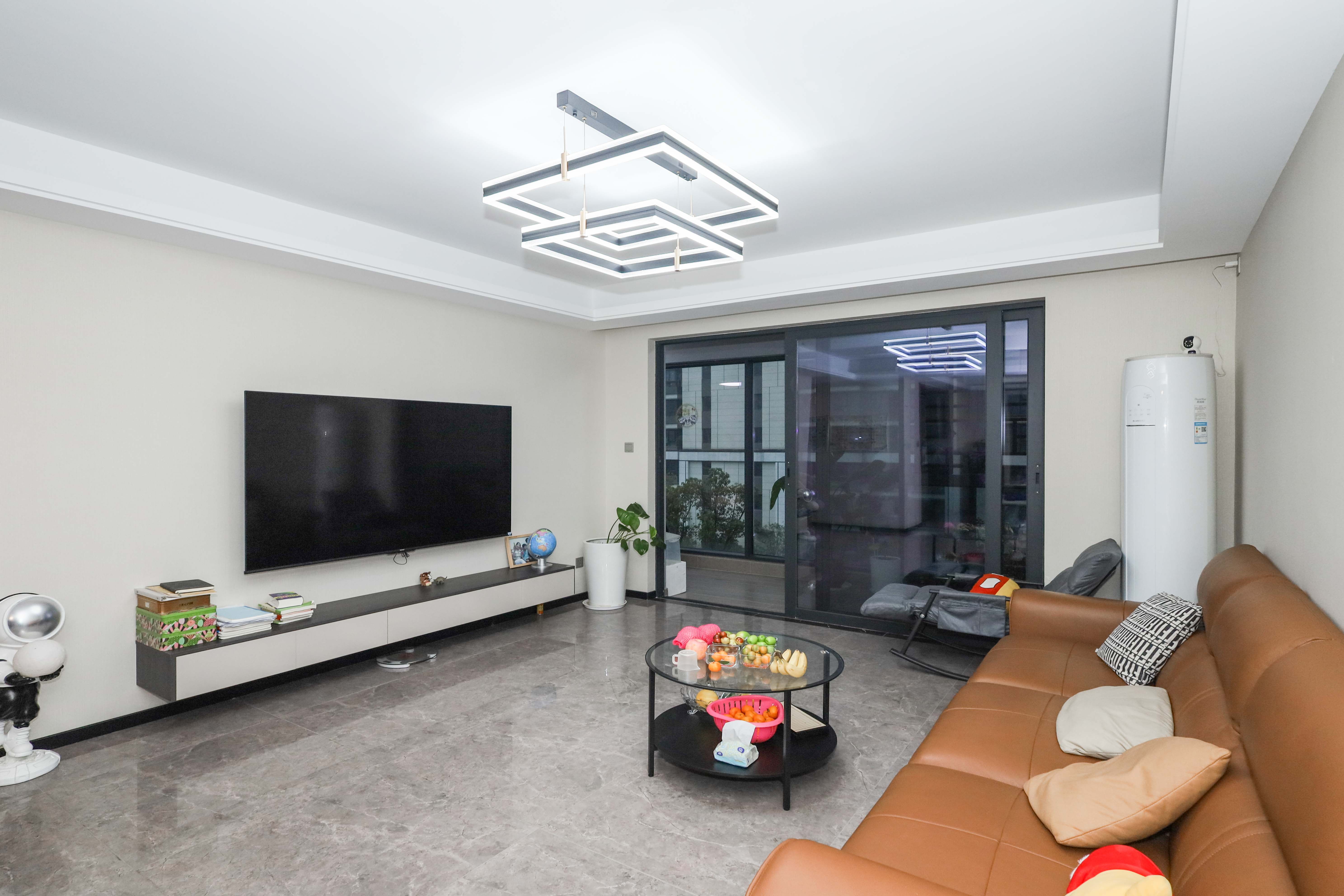 中海阅溪府 4室2厅2卫 220.0万 中海阅溪府 4室2厅2卫 220.0万客厅