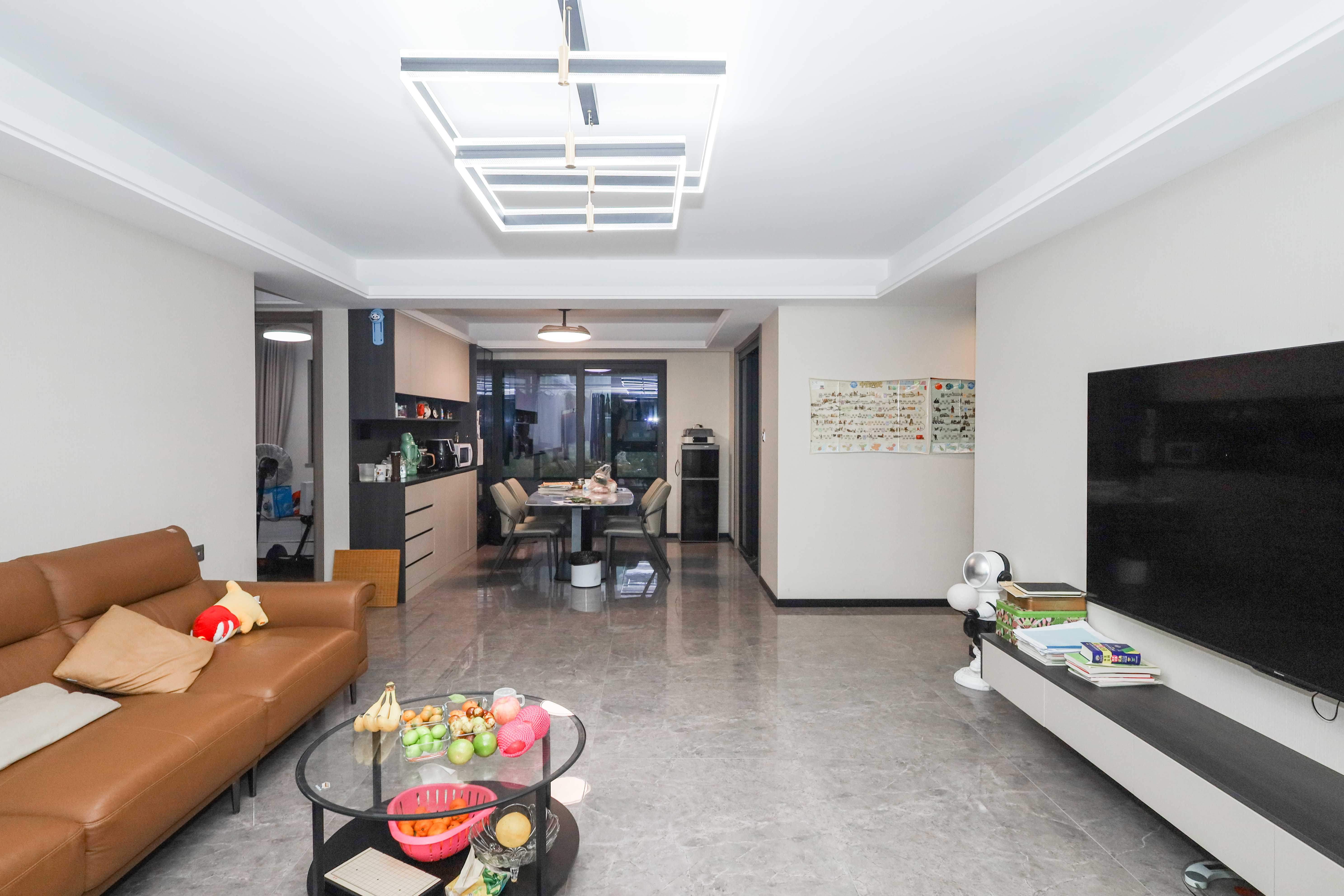 中海阅溪府 4室2厅2卫 220.0万 中海阅溪府 4室2厅2卫 220.0万客厅