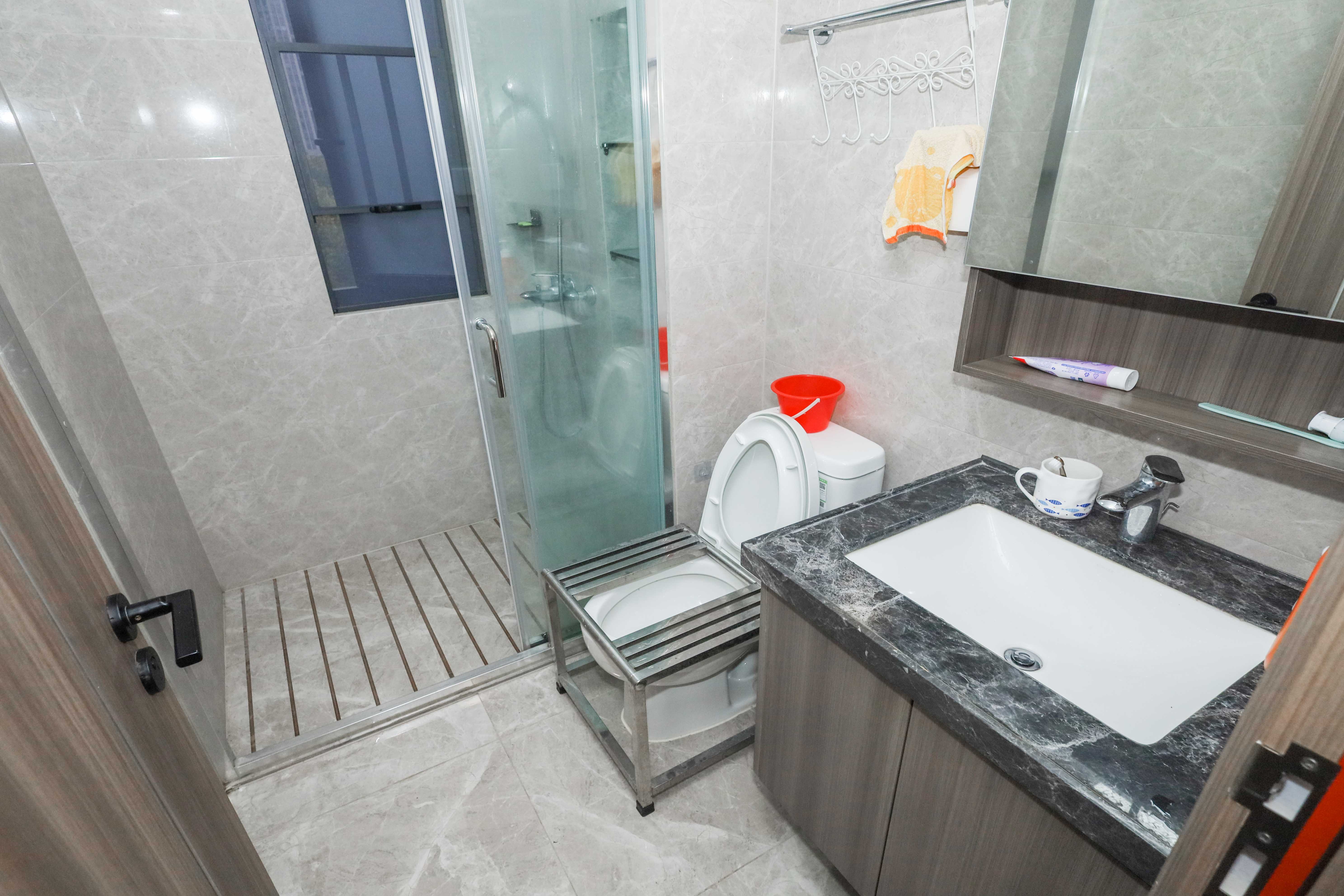 中海阅溪府 4室2厅2卫 220.0万 中海阅溪府 4室2厅2卫 220.0万卫生间