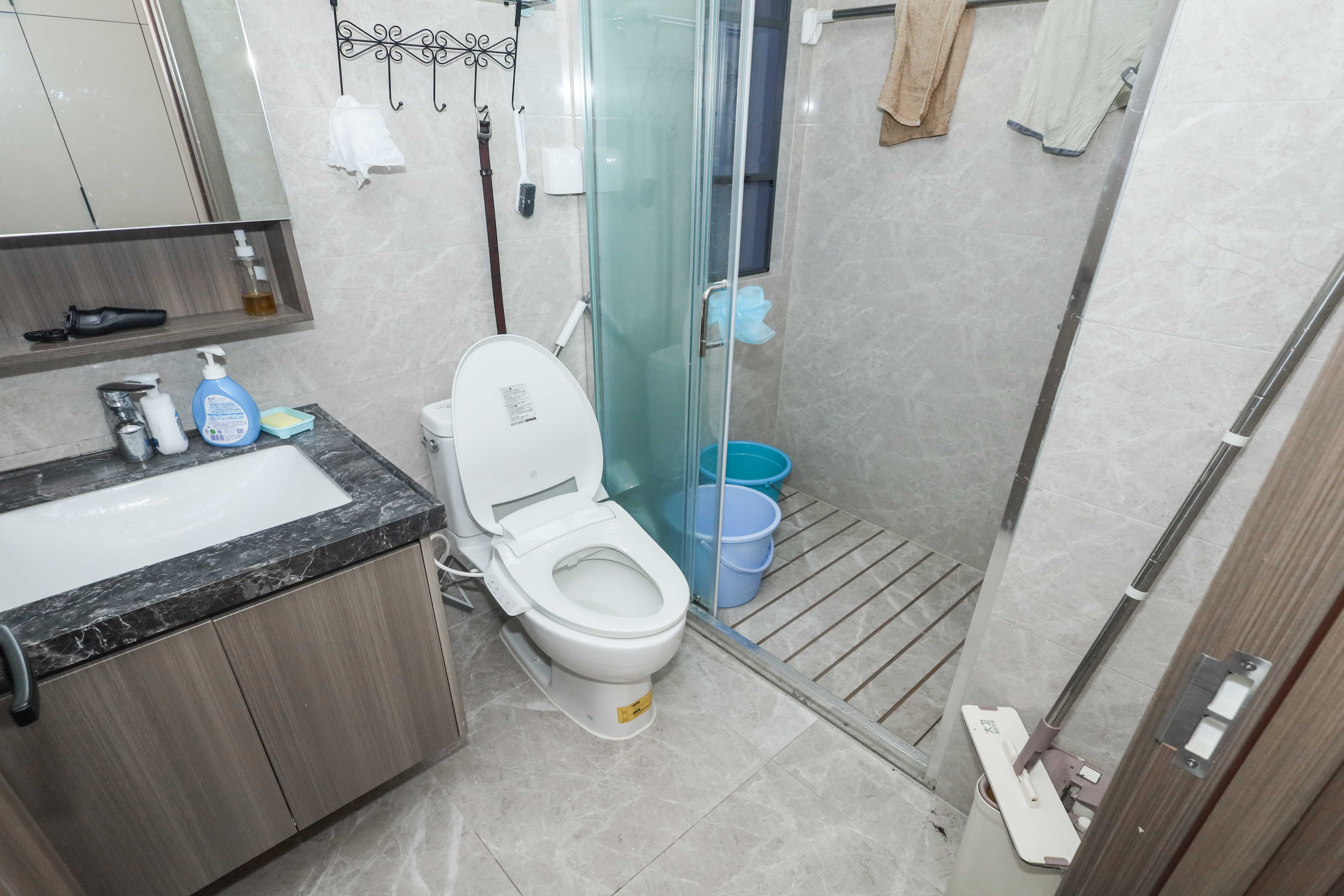 中海阅溪府 4室2厅2卫 220.0万 中海阅溪府 4室2厅2卫 220.0万卫生间