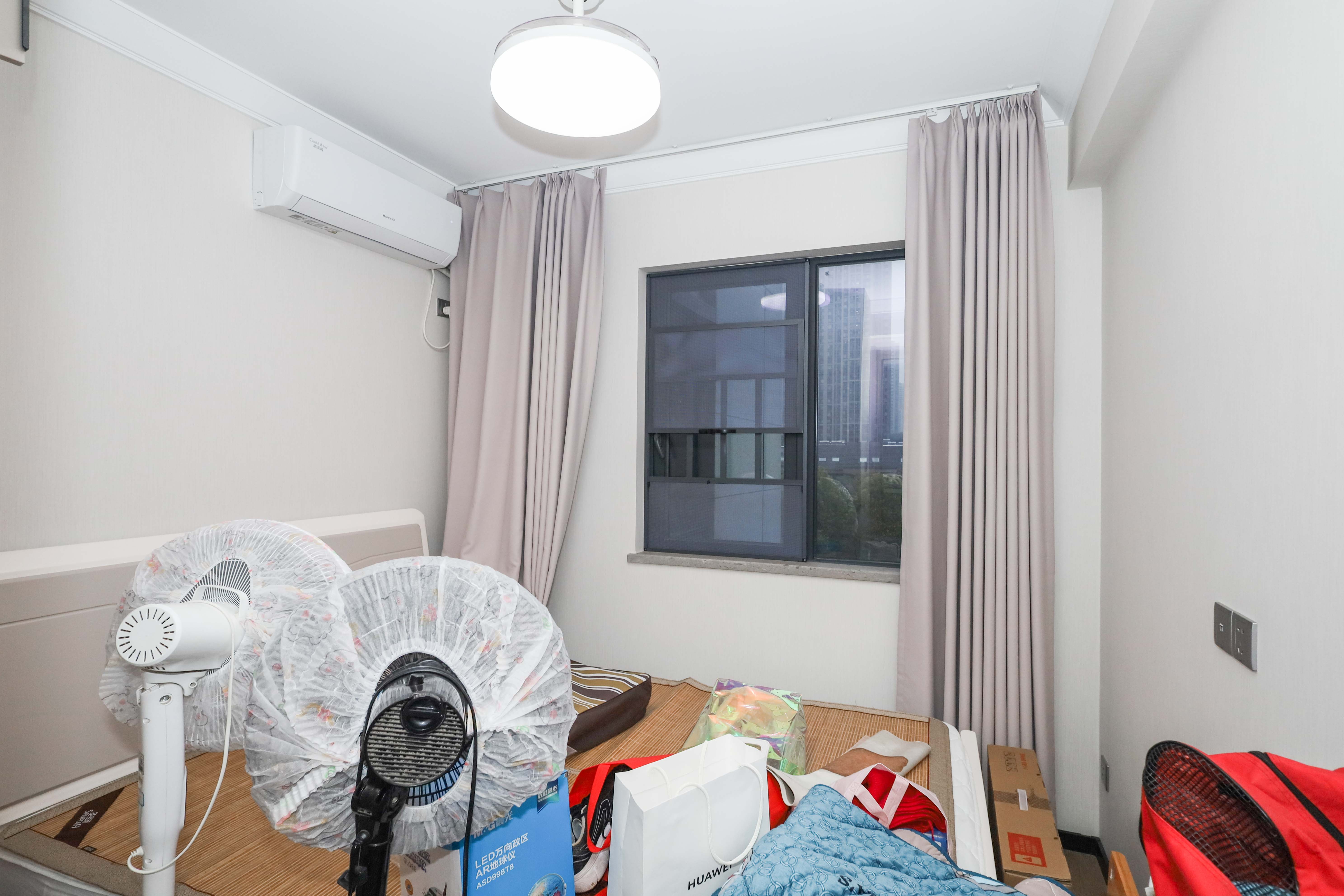 中海阅溪府 4室2厅2卫 220.0万 中海阅溪府 4室2厅2卫 220.0万卧室