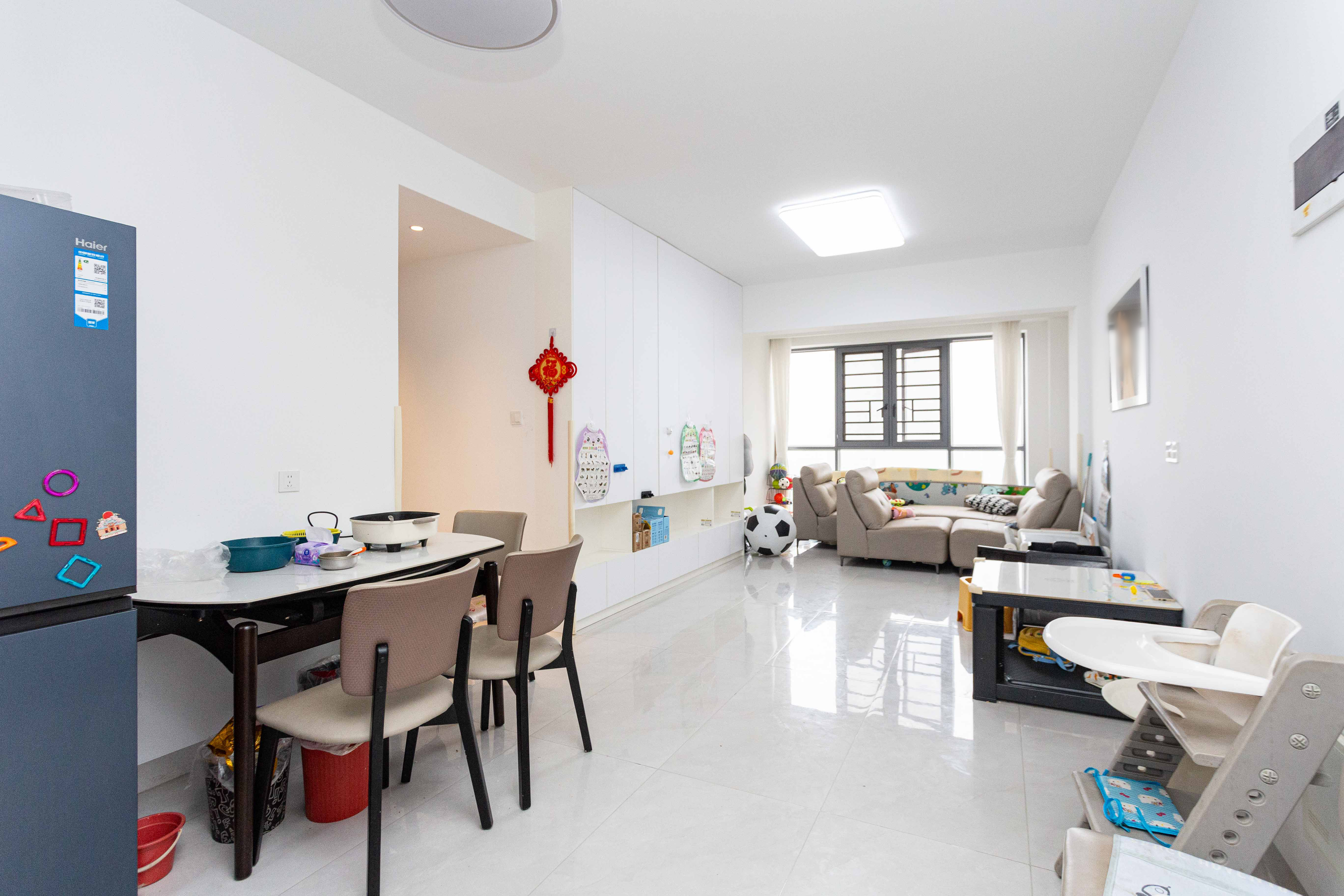 港湘铂玥(天园地芳国际珠宝城)  3室2厅1卫    75.0万 港湘铂玥(天园地芳国际珠宝城)  3室2厅1卫    75.0万客厅