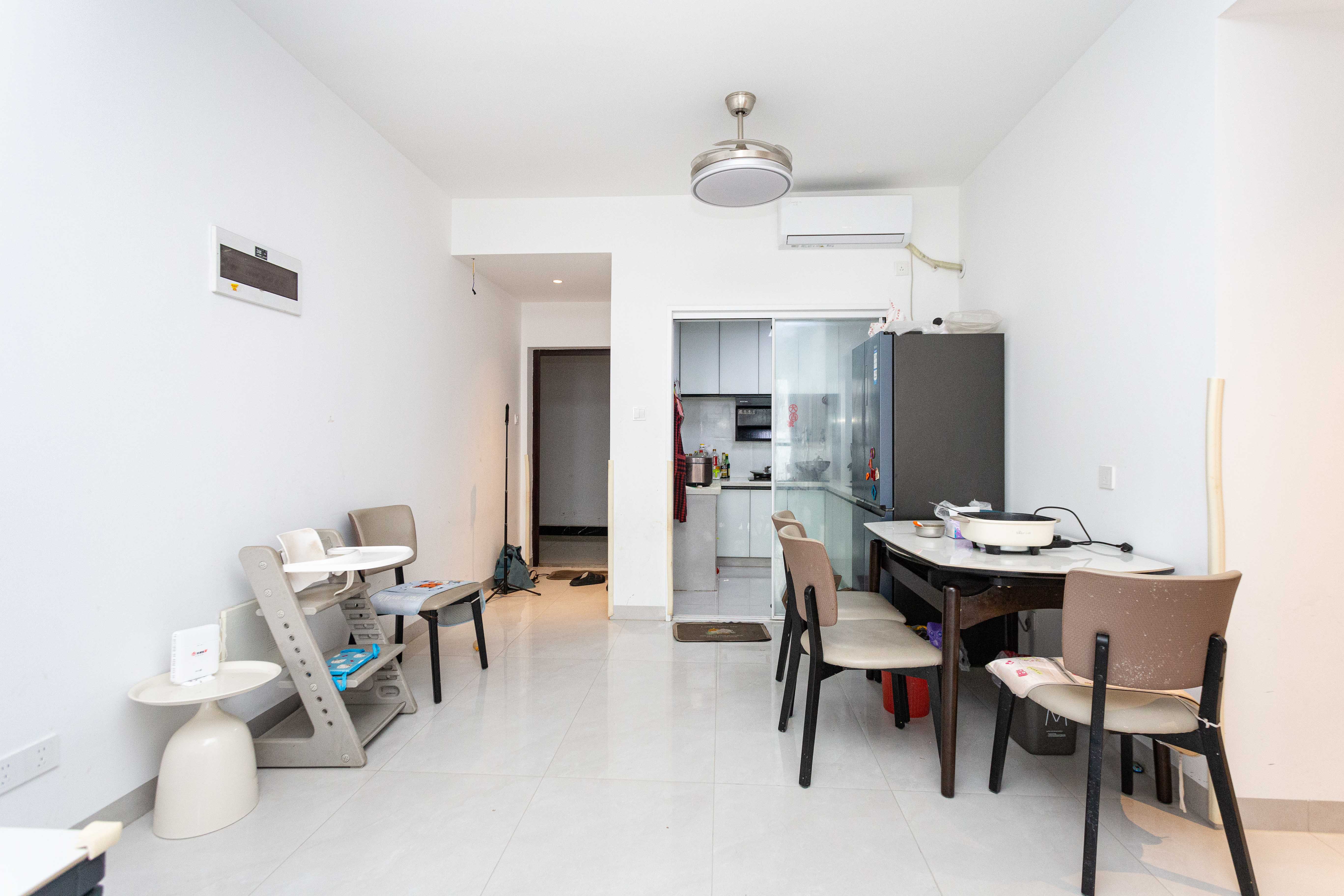 港湘铂玥(天园地芳国际珠宝城)  3室2厅1卫    75.0万 港湘铂玥(天园地芳国际珠宝城)  3室2厅1卫    75.0万客厅