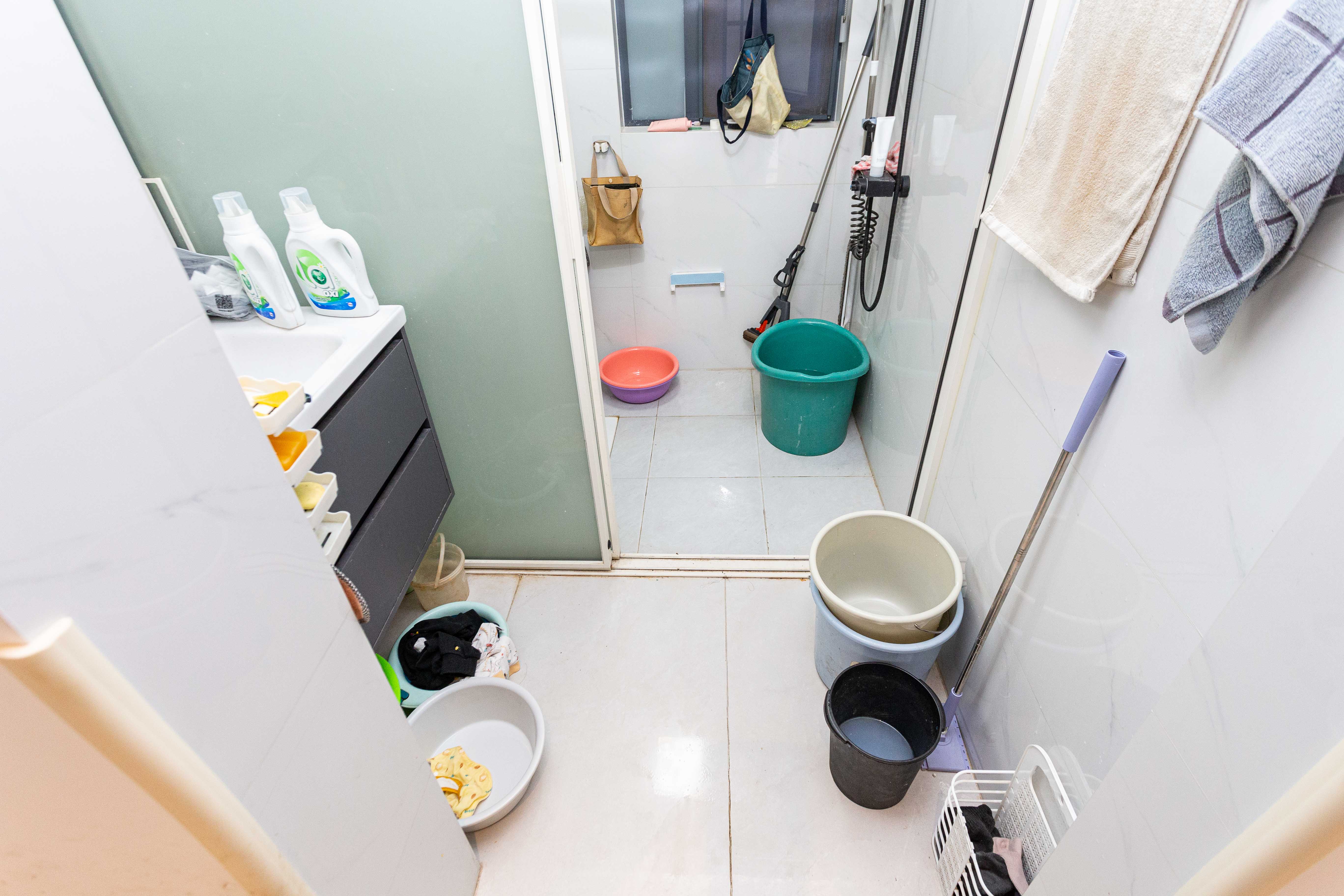 港湘铂玥(天园地芳国际珠宝城)  3室2厅1卫    75.0万 港湘铂玥(天园地芳国际珠宝城)  3室2厅1卫    75.0万卫生间