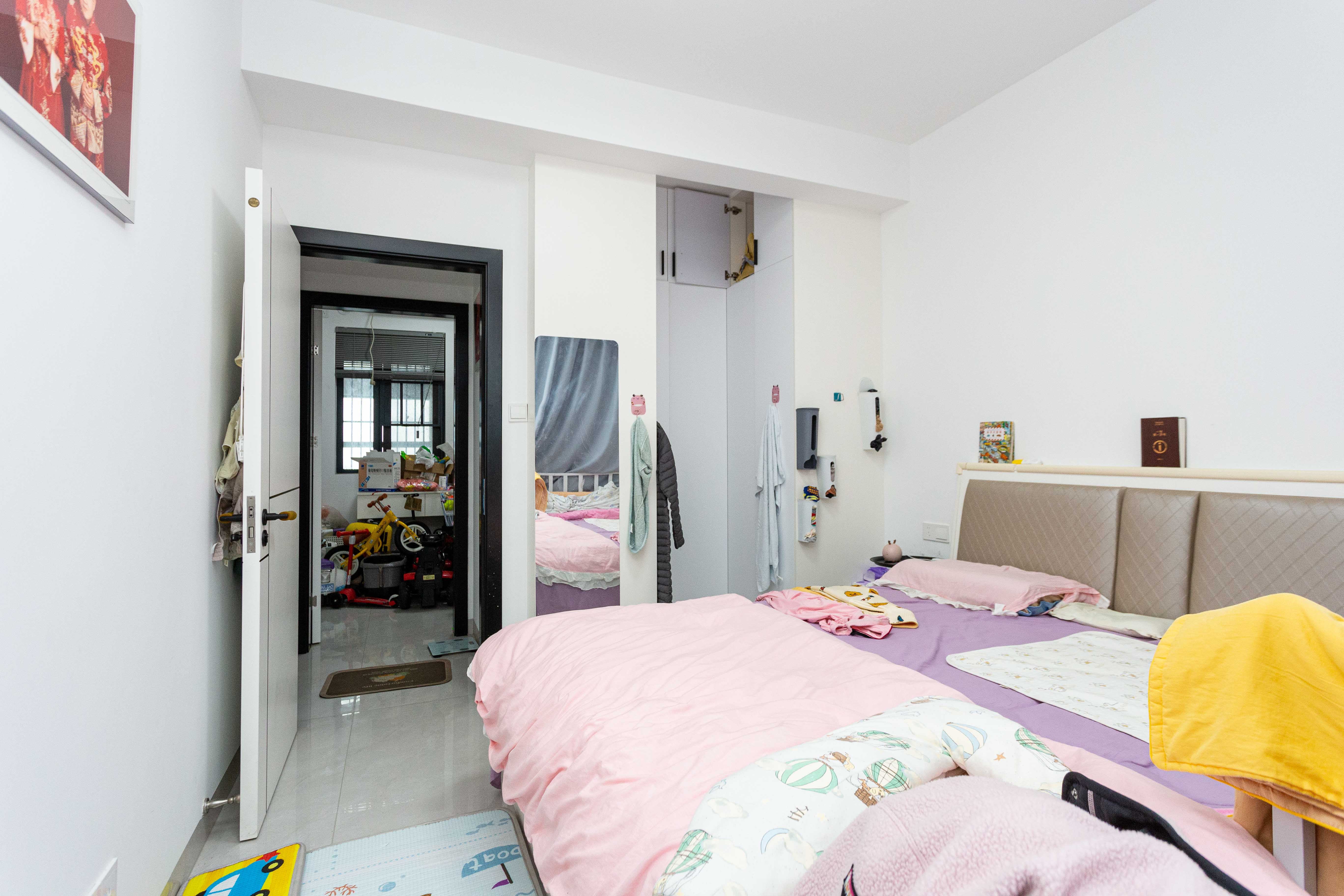 港湘铂玥(天园地芳国际珠宝城)  3室2厅1卫    75.0万 港湘铂玥(天园地芳国际珠宝城)  3室2厅1卫    75.0万卧室