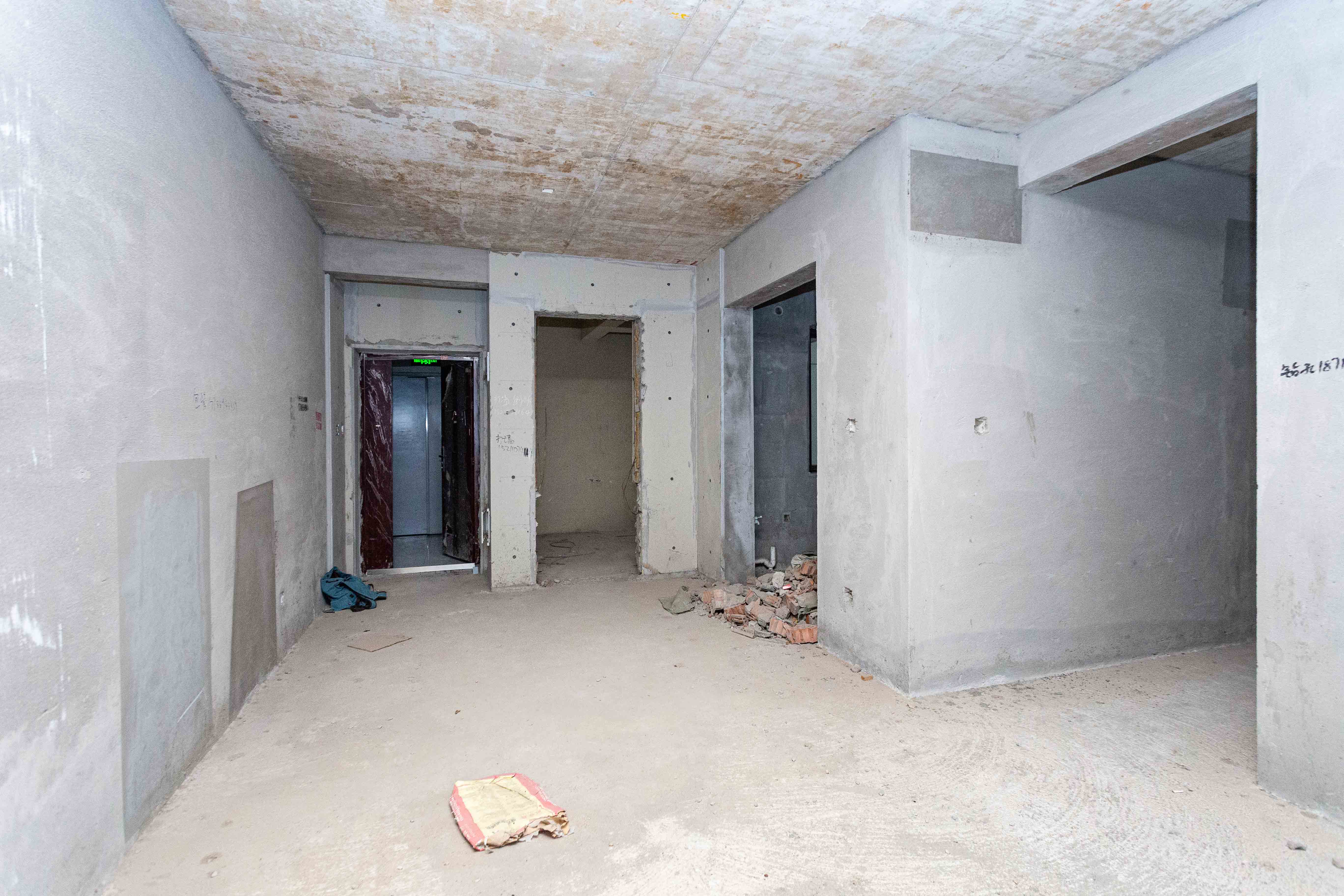 长燃润和天地(长润小区印湘江) 4室2厅2卫 104.5万 长燃润和天地(长润小区印湘江) 4室2厅2卫 104.5万客厅