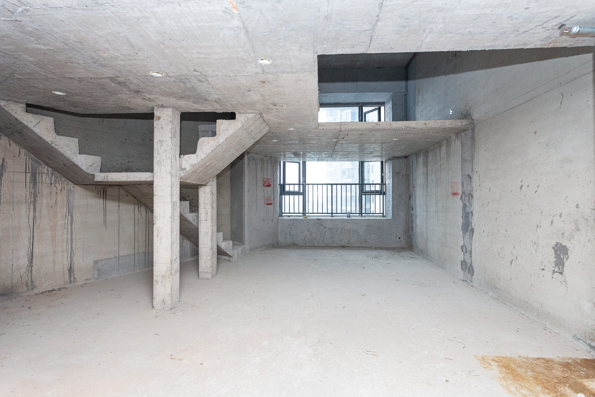 长燃润和天地(长润小区印湘江)  3室2厅2卫    51.8万 长燃润和天地(长润小区印湘江)  3室2厅2卫    51.8万客厅