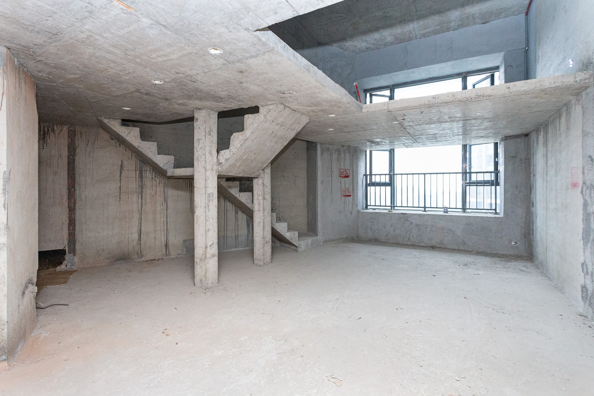 长燃润和天地(长润小区印湘江)  3室2厅2卫    51.8万 长燃润和天地(长润小区印湘江)  3室2厅2卫    51.8万客厅