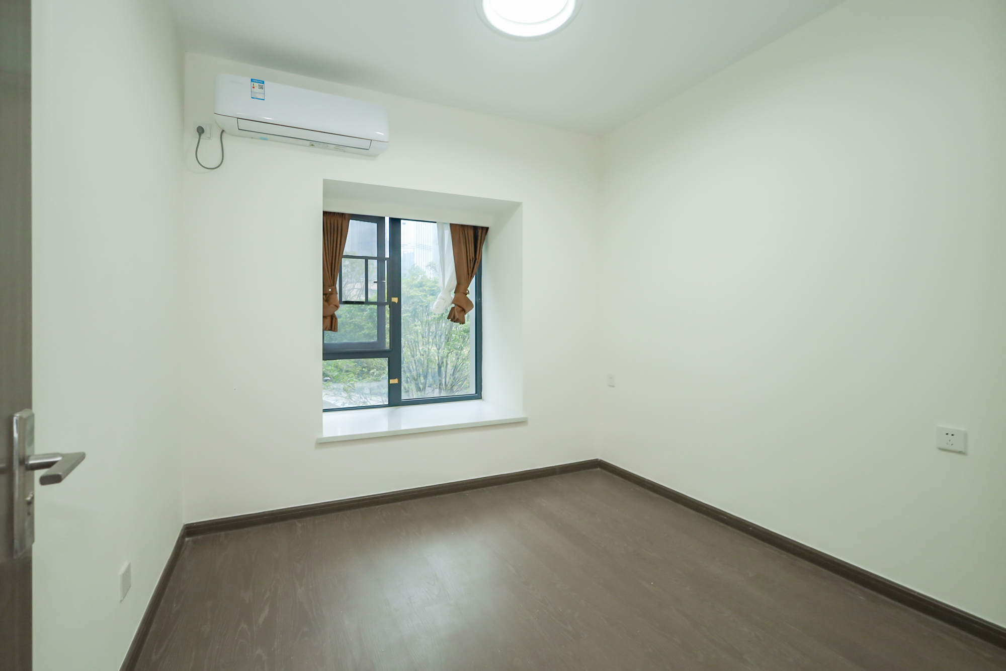 滨江府1913  4室2厅2卫   230.00万卧室