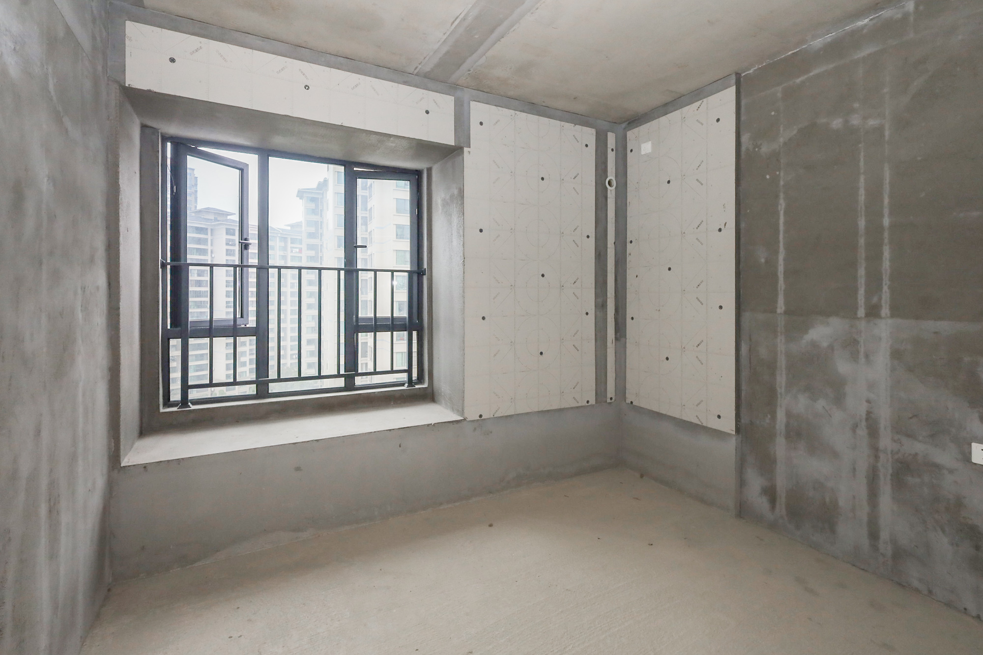 轨道中建麓江府  4室2厅2卫   198.00万卧室